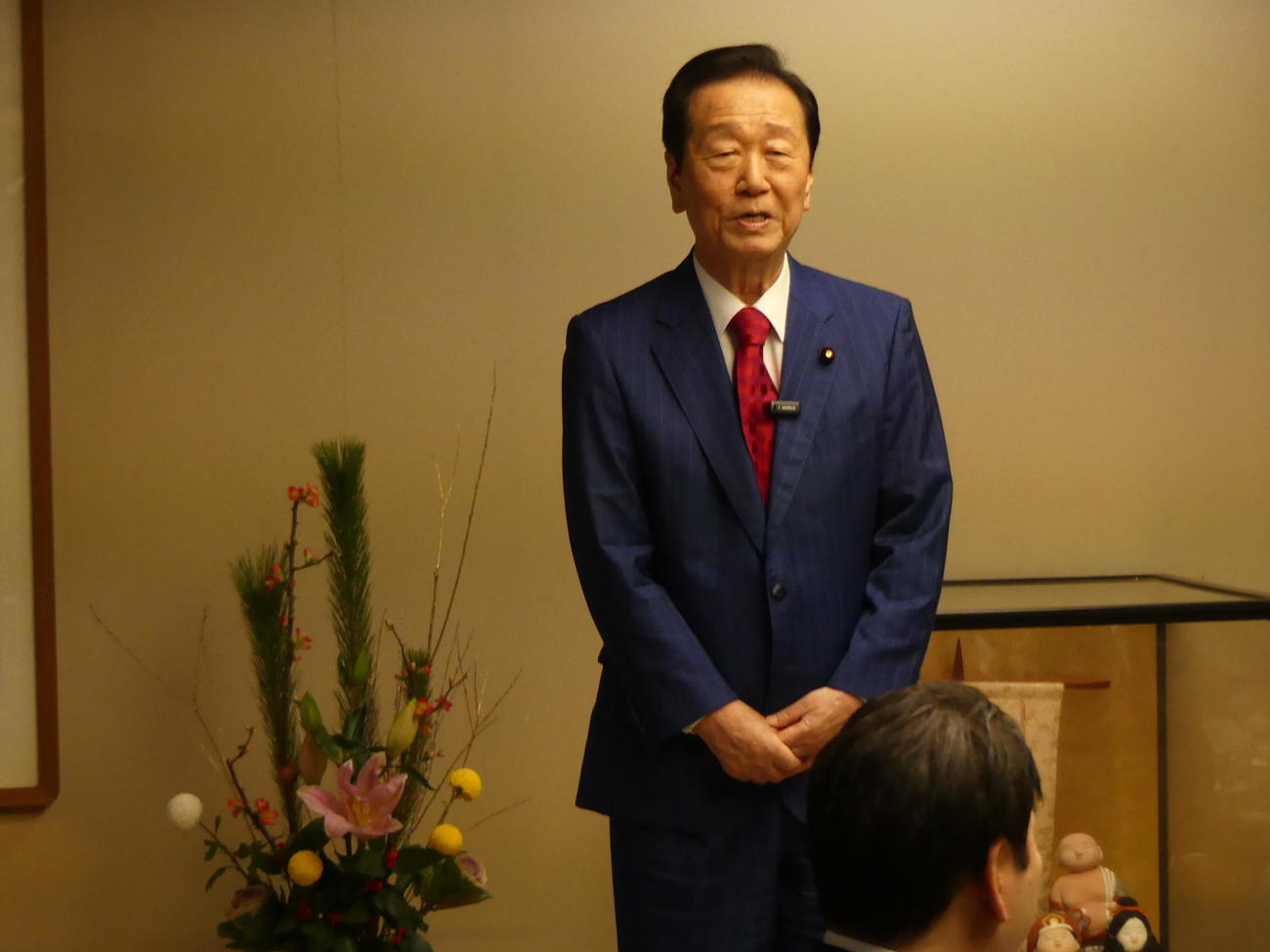 私邸で、同僚議員らへの新年のあいさつを行う立憲民主党の小沢一郎衆院議員（撮影・中山知子）