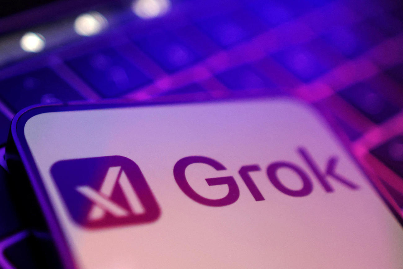 Xに搭載されているAI「グロック」と開発企業「xAI」のロゴ（ロイター＝共同）