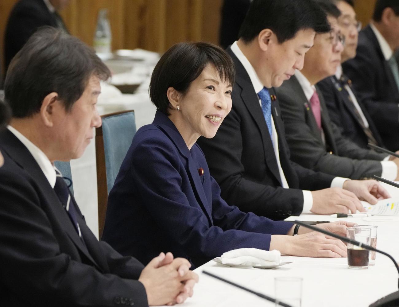 政府与党連絡会議で発言する高市首相＝9日、首相官邸（共同）