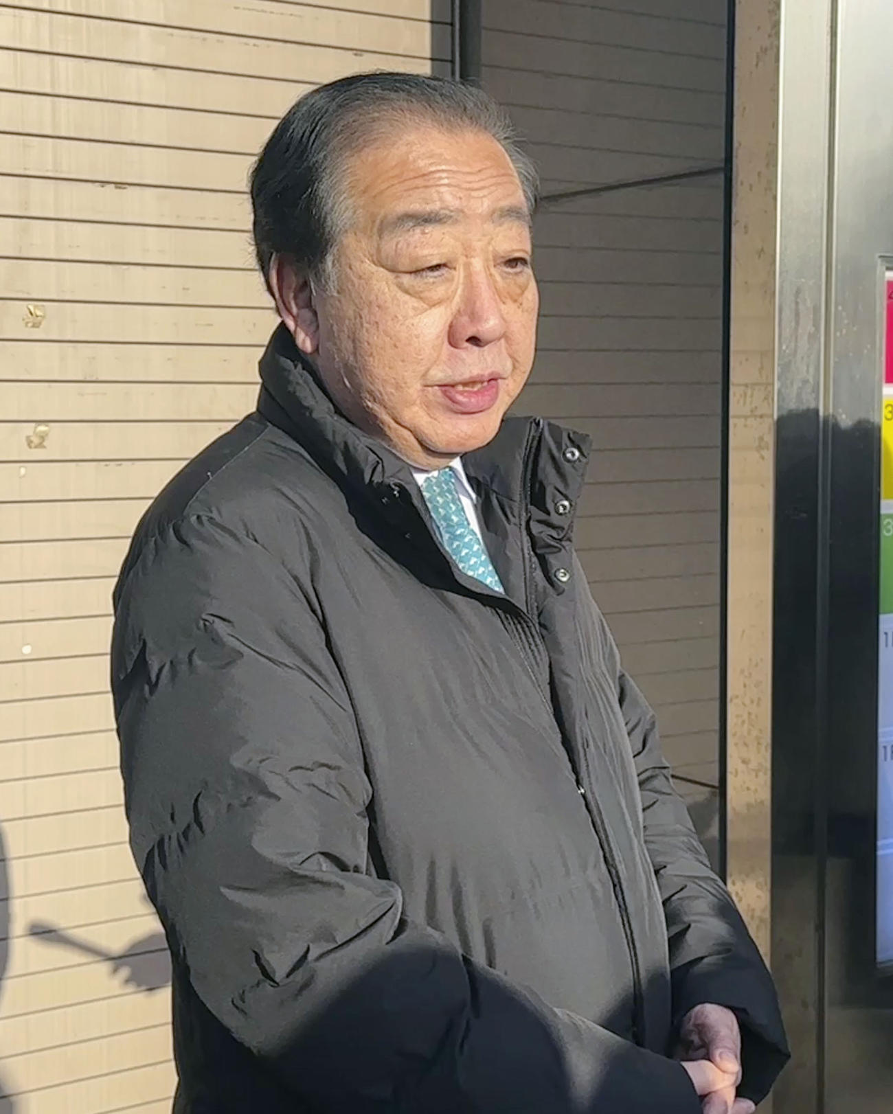 記者団の取材に応じる立憲民主党の野田代表（共同）