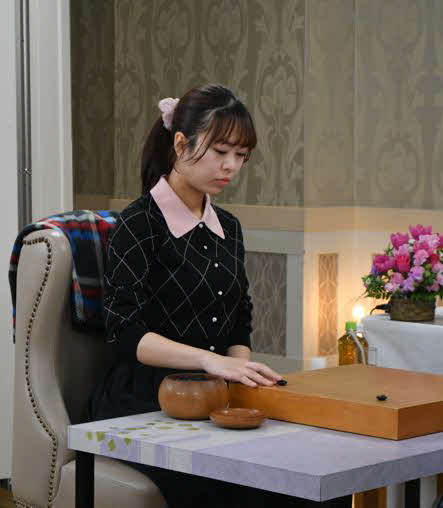 4期ぶり5回目の復位を狙って妹の上野梨紗女流棋聖に挑戦する上野愛咲美女流名人