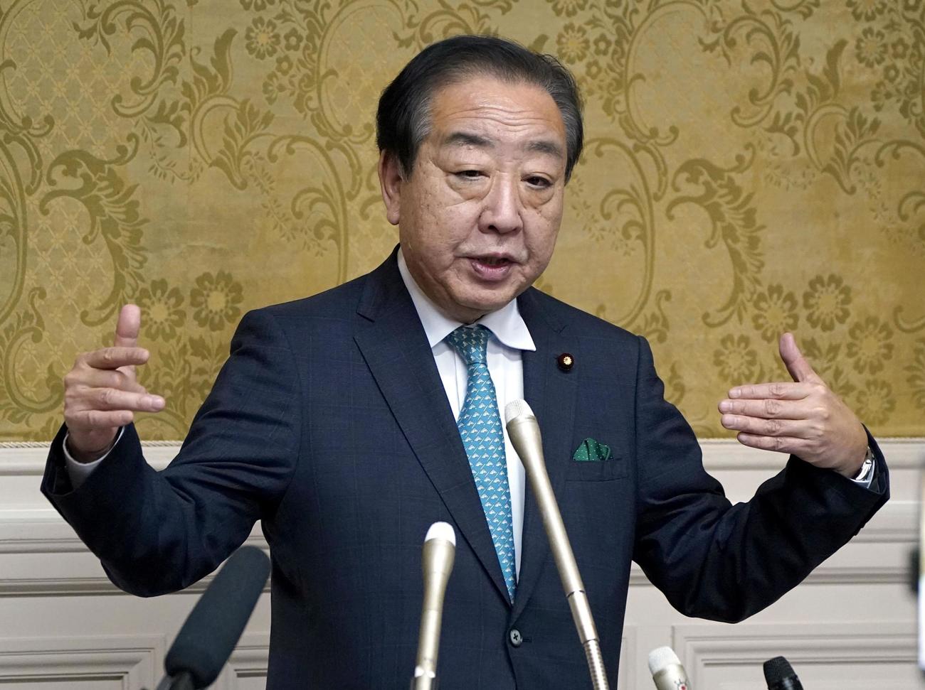 公明党の斉藤代表との会談後、記者団の取材に応じる立憲民主党の野田代表（共同）