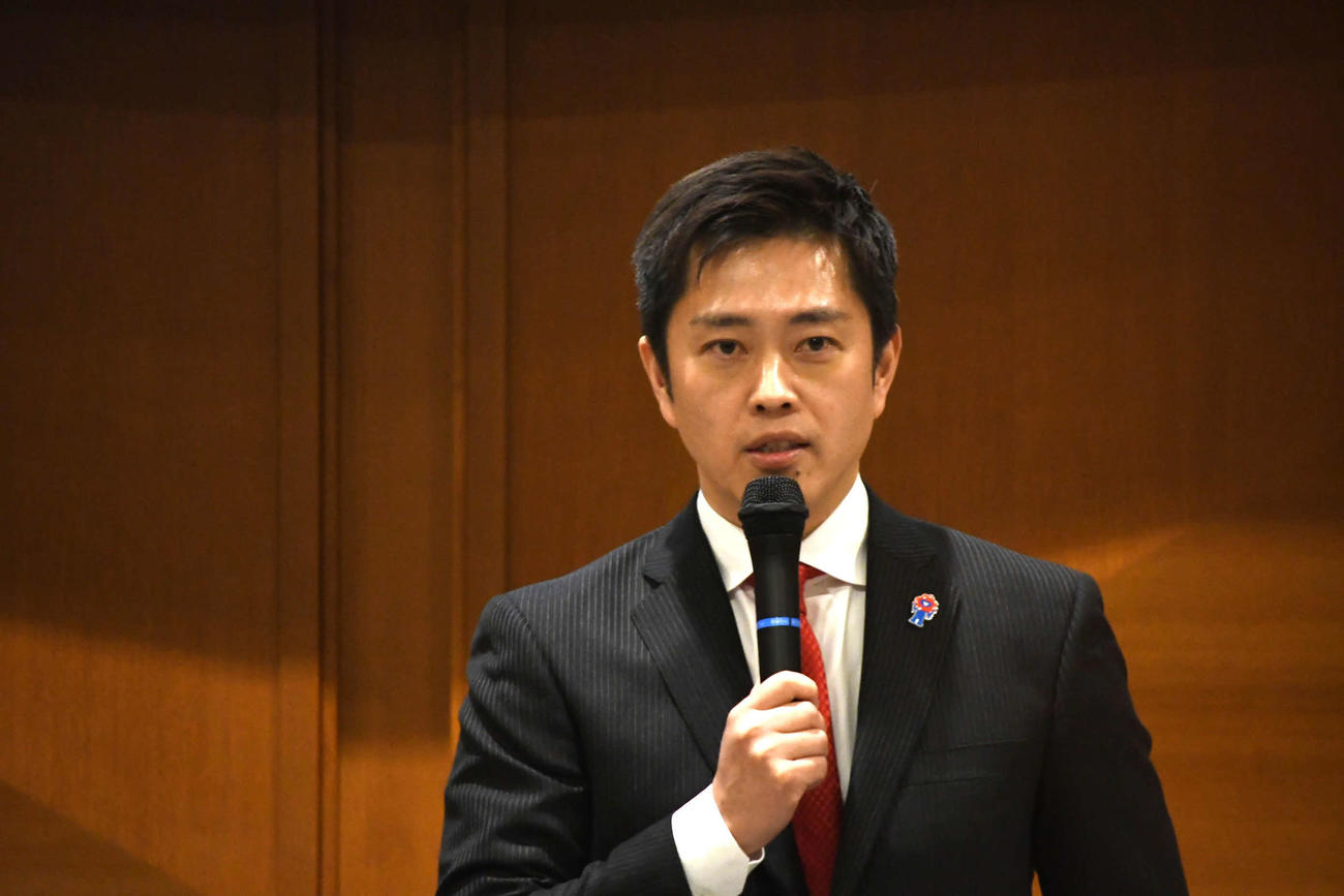 大阪維新の会緊急全体会議に出席し、出直し選挙に出馬の意向を表明した吉村洋文代表（撮影・阪口孝志）