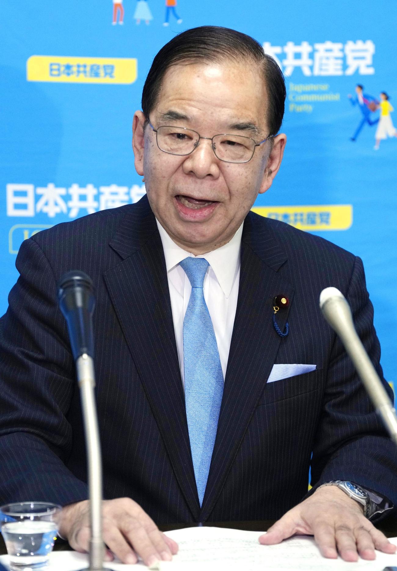 記者会見で、次期衆院選への不出馬を表明した共産党の志位議長（共同）