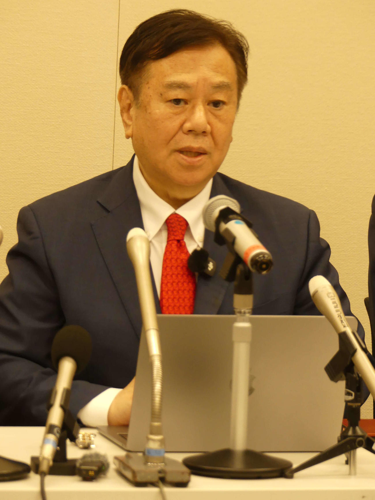 衆院選を前に、立憲民主党を離党し、「ゆうこく連合」の結成を発表する原口一博衆院議員（撮影・中山知子）