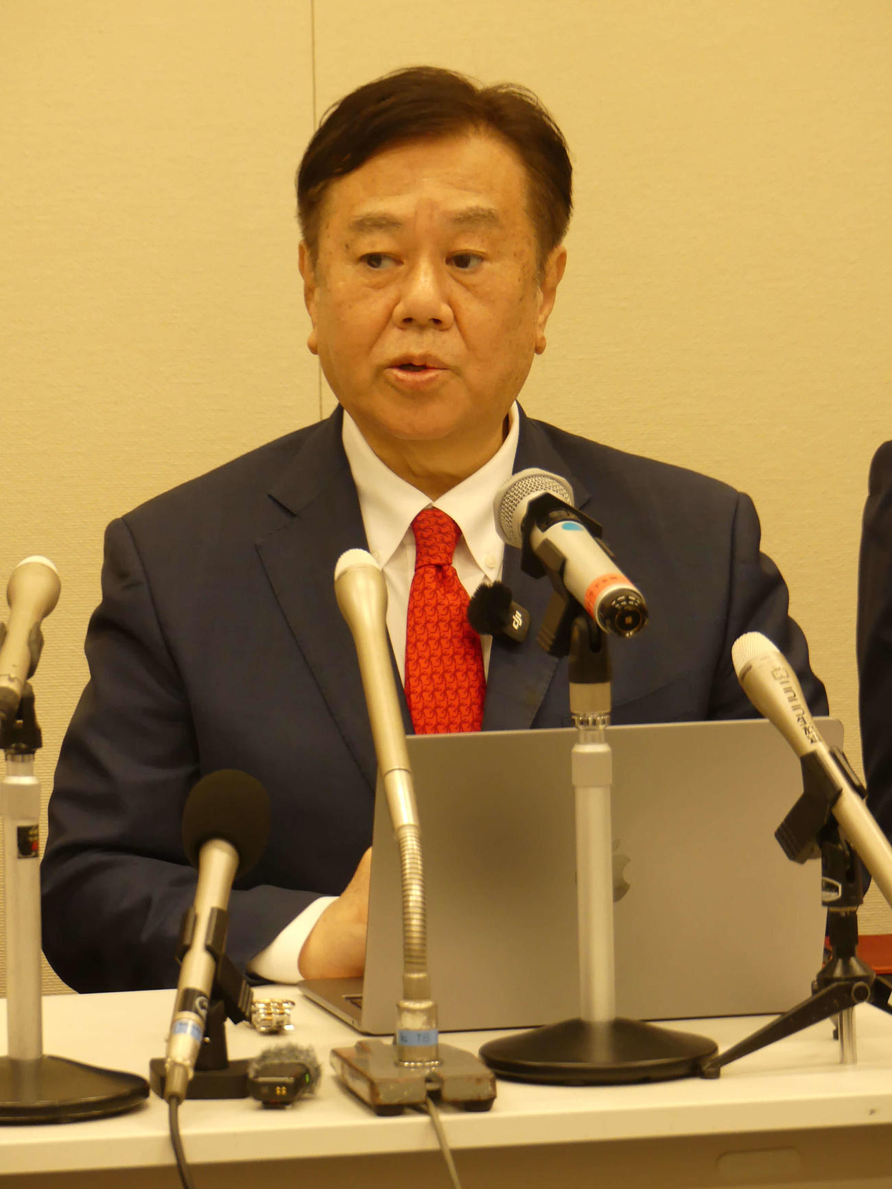 衆院選を前に、立憲民主党を離党し、「ゆうこく連合」の結成を発表する原口一博衆院議員＝2026年1月20日