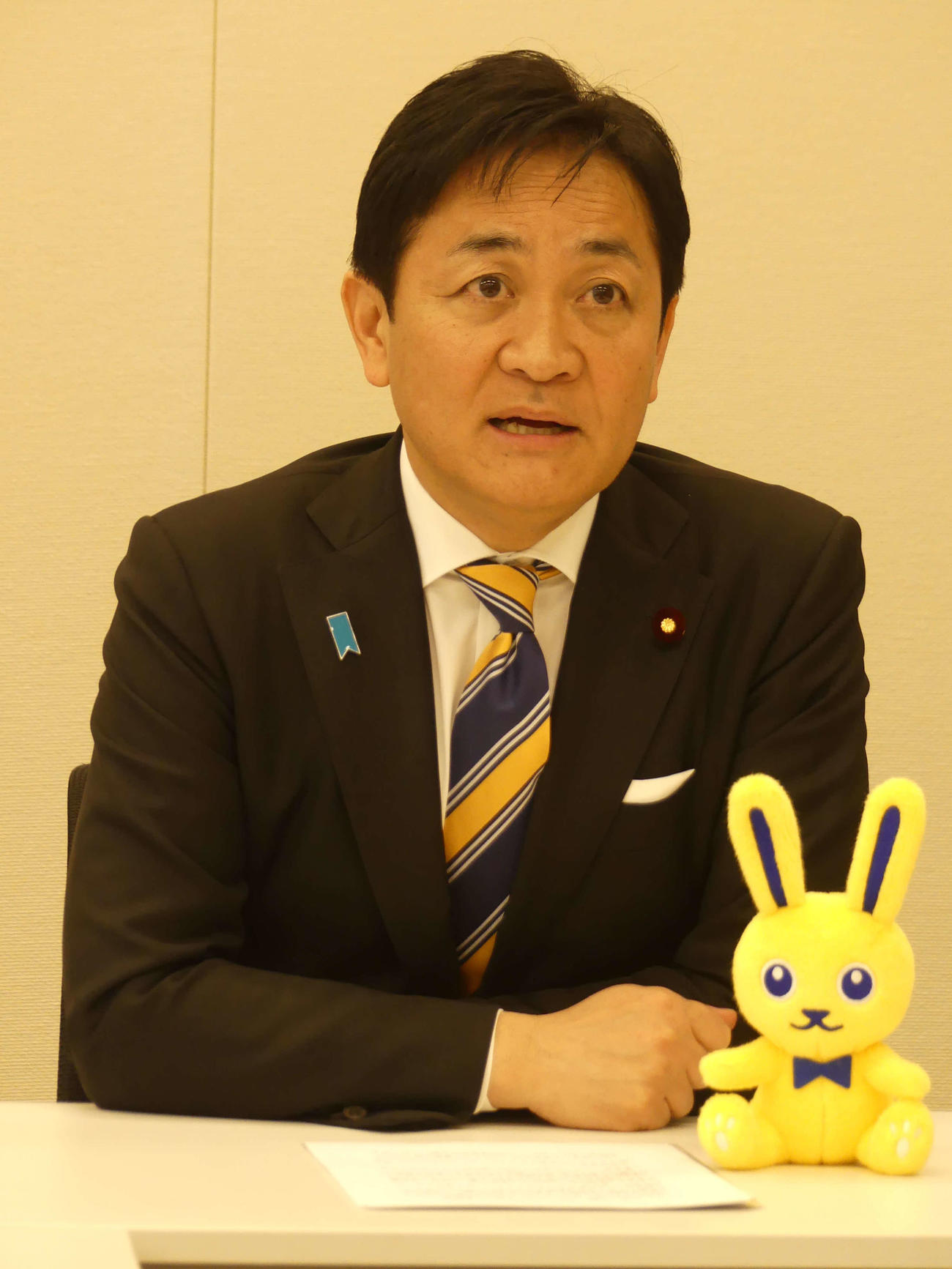 衆院選に向けてスポーツ各紙のインタビューに応じる国民民主党の玉木雄一郎代表（撮影・中山知子）