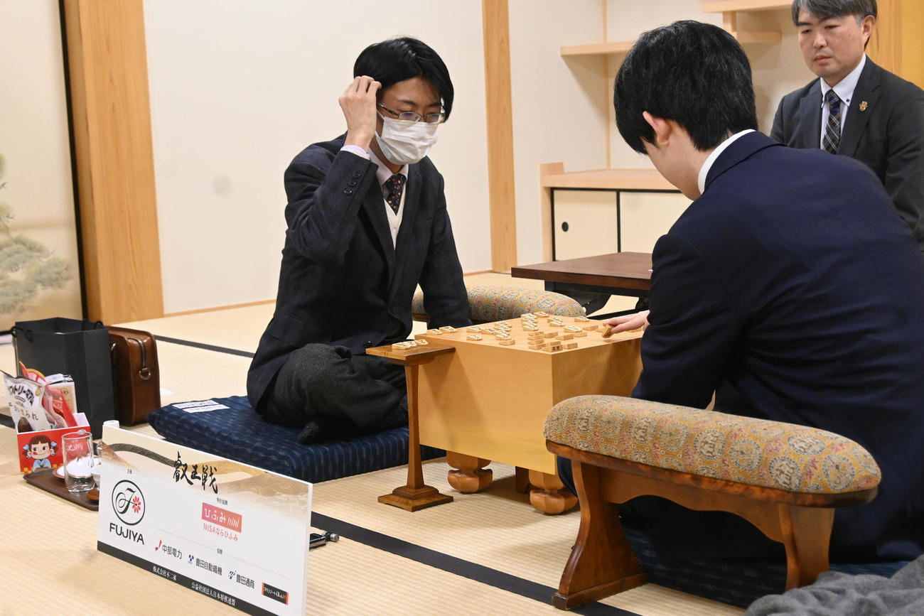 叡王戦本戦トーナメント準々決勝に臨んだ千田翔太八段（撮影・松浦隆司）