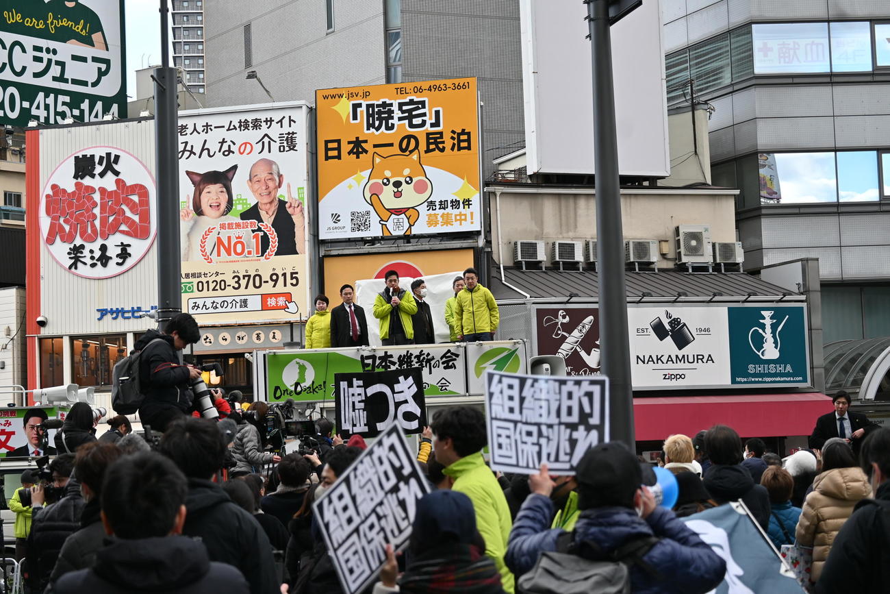 大阪府知事選が告示され、大阪・なんばで第一声に臨んだ日本維新の会の吉村洋文氏（撮影・松浦隆司）
