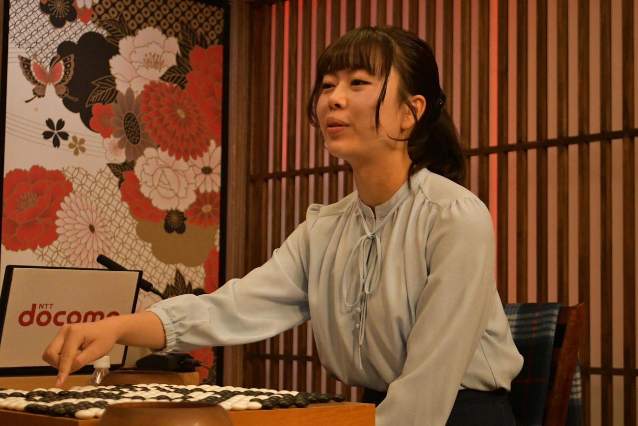 妹の上野梨紗女流棋聖との囲碁界41年ぶりとなる姉妹頂上対決を制してタイトルを奪取した上姉の野愛咲美女流名人