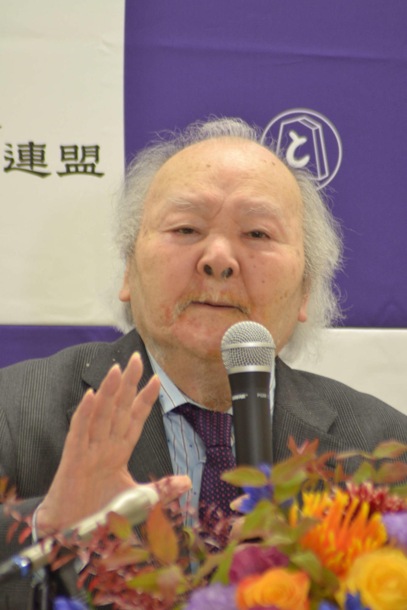 文化功労者顕彰の記者会見に応じる加藤一二三・九段