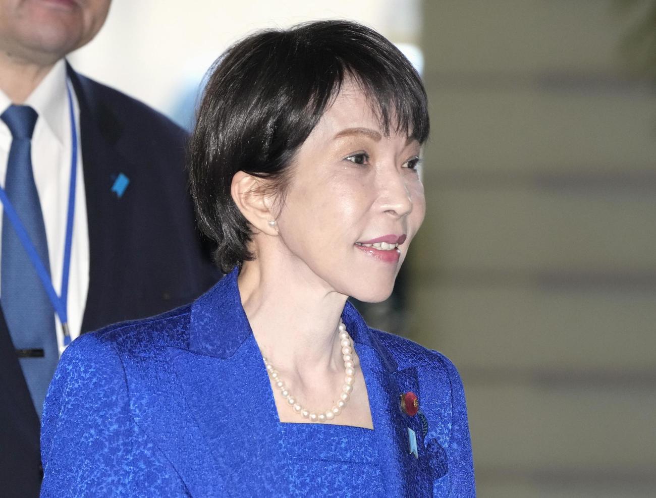 首相官邸に入る高市首相（共同）