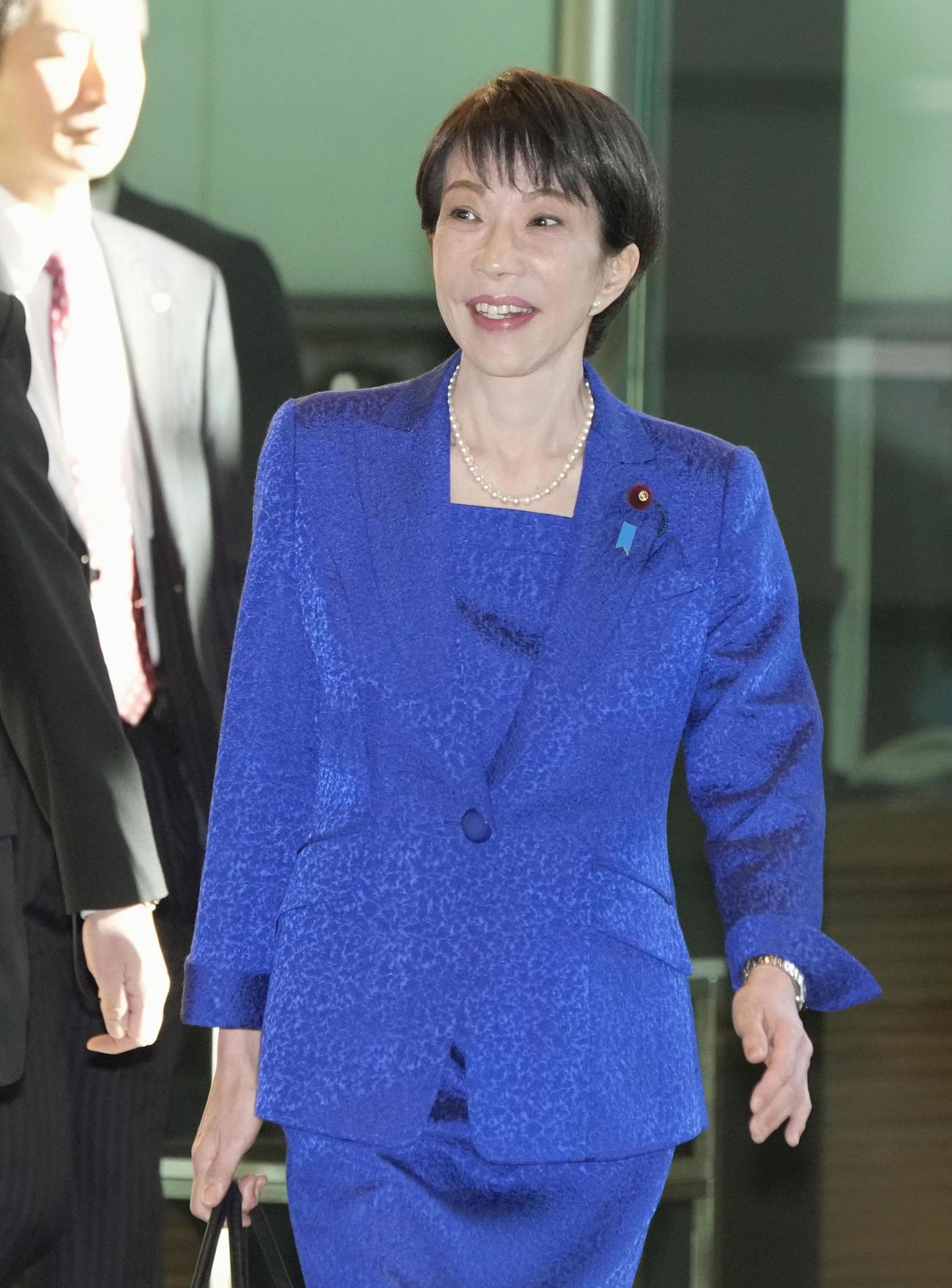 首相官邸に入る高市首相＝23日午前9時8分（共同）