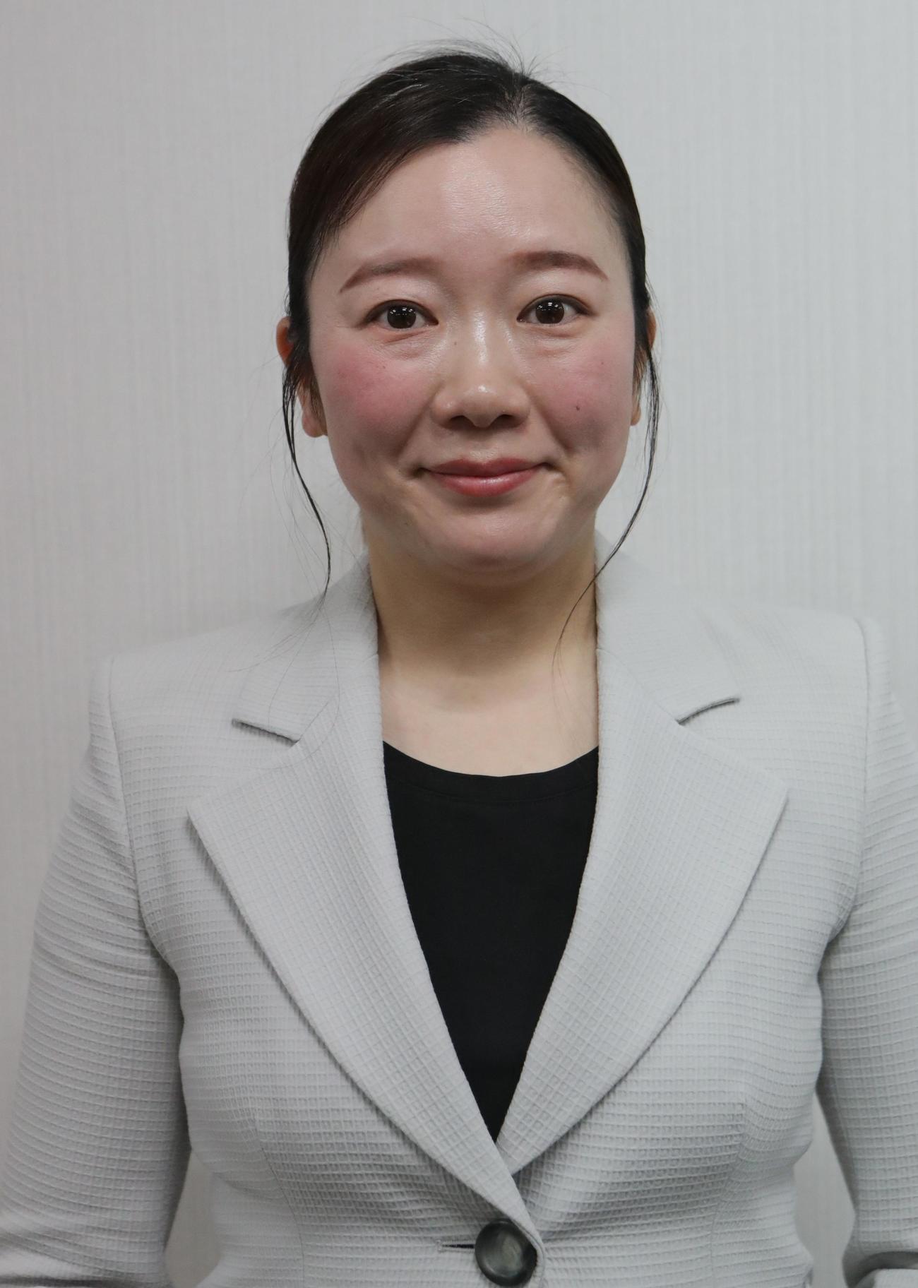 会見に登場した「再生の道」天野こころ氏