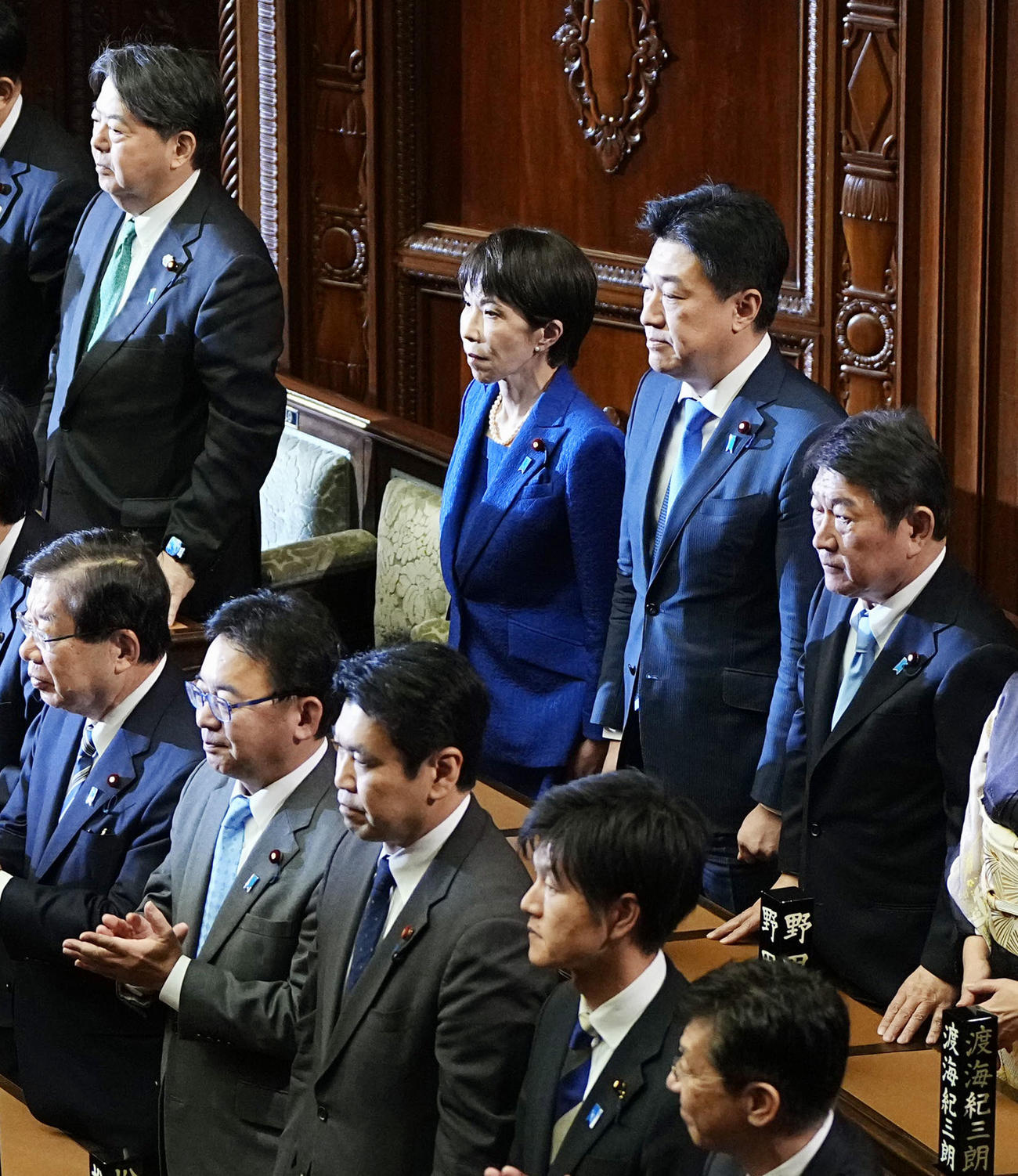 衆院が解散され、前を見つめる高市首相（共同）