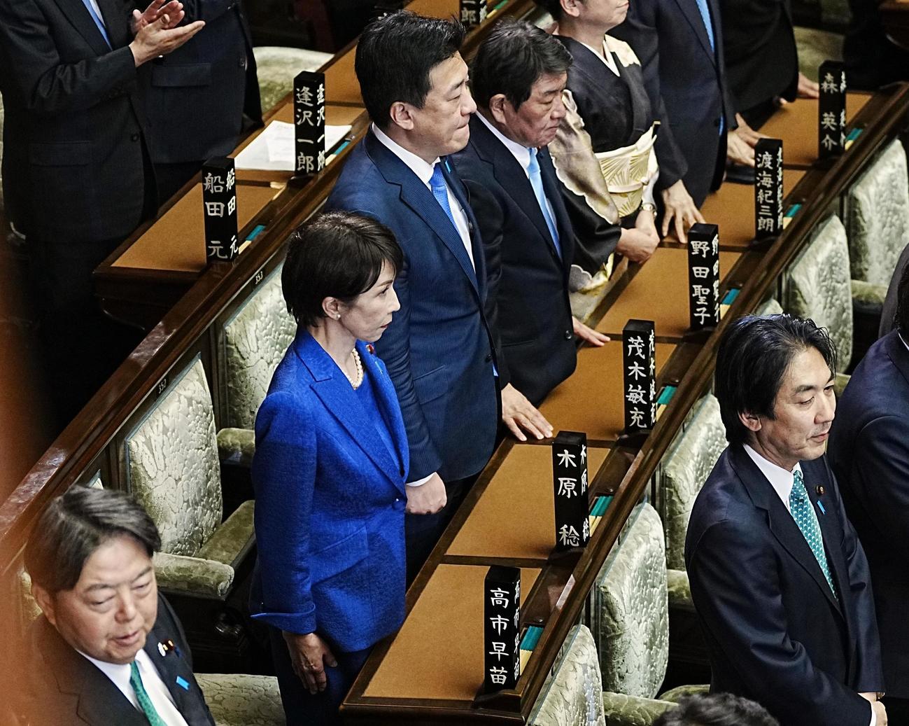 衆院が解散され、前を見つめる高市首相＝23日午後1時4分、衆院本会議場（共同）