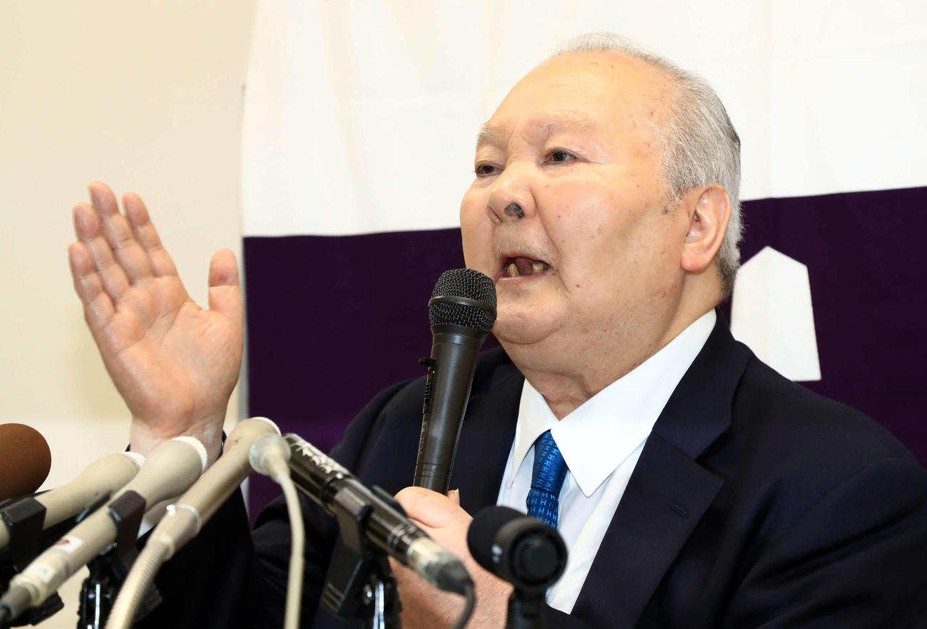 2017年6月、引退会見を行う加藤一二三・九段