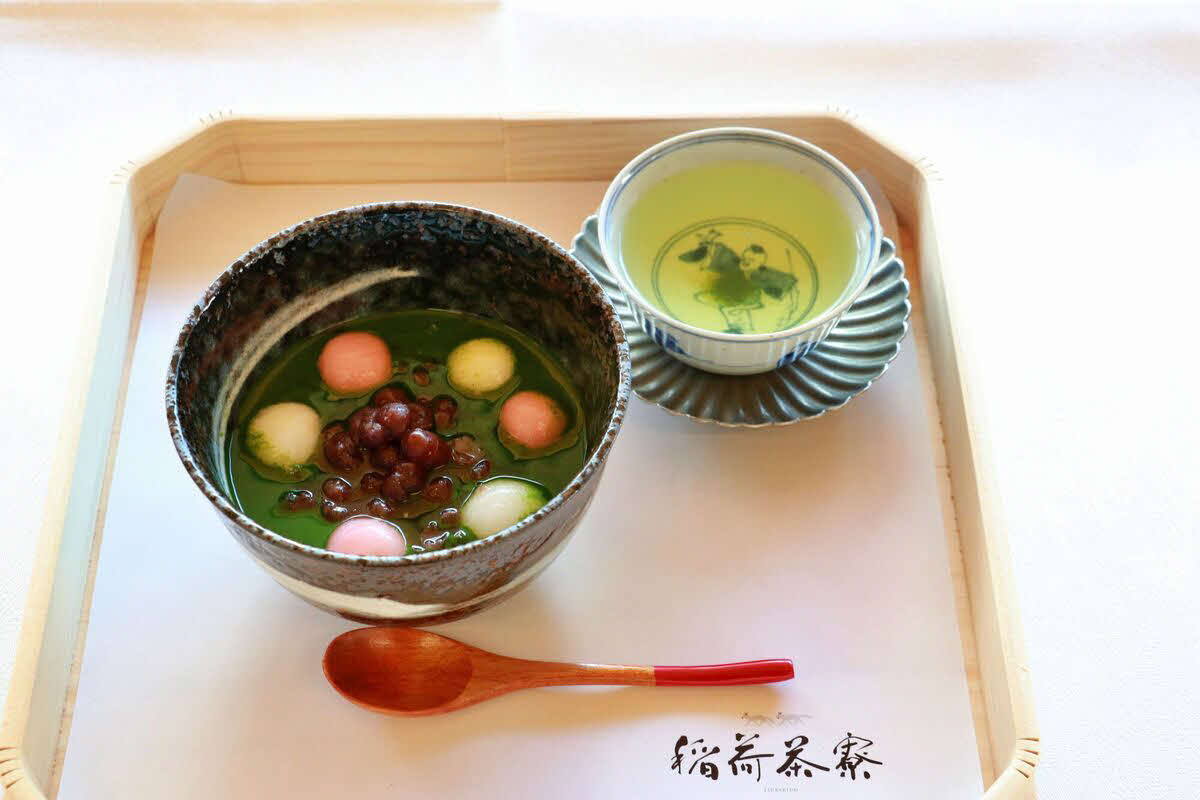 藤井聡太王将の2日目午前のおやつは濃い抹茶ぜんざいと宇治煎茶「稲荷山」（日本将棋連盟提供）