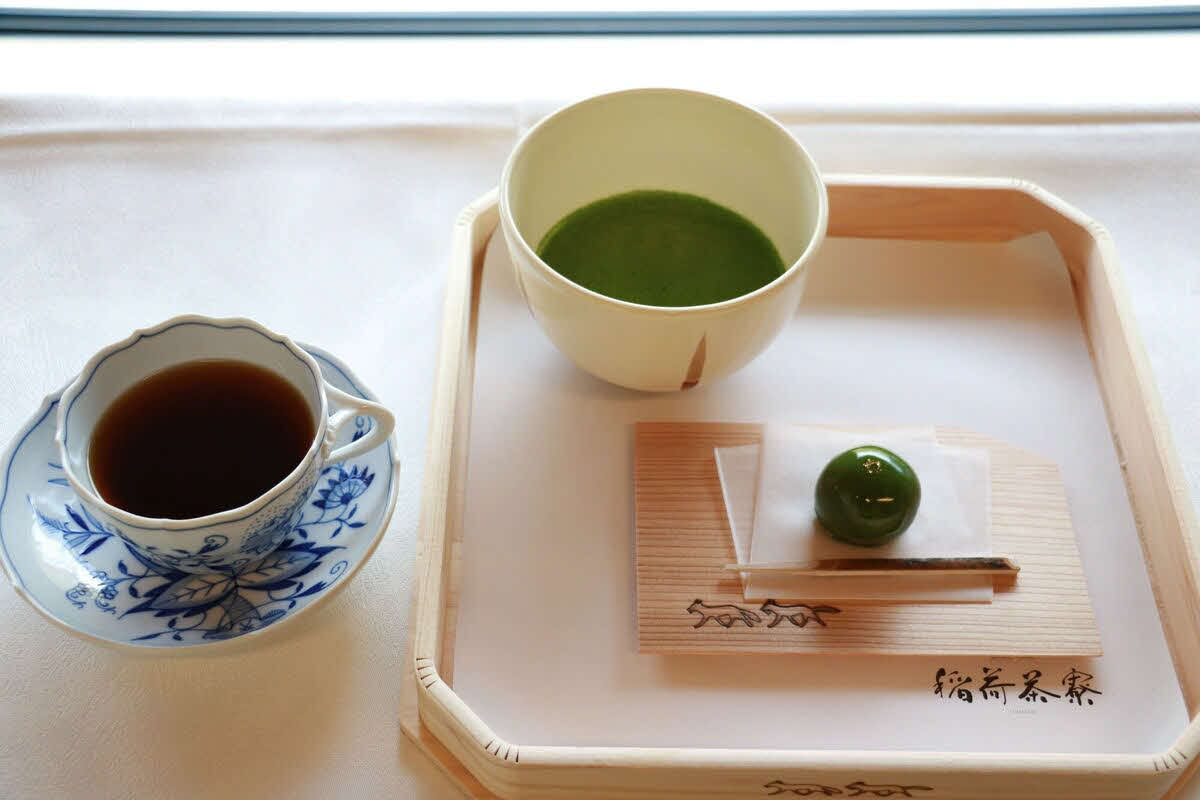 永瀬拓矢九段の2日目午後のおやつは抹茶「千寿」と生菓子「茶の実」、ホットコーヒー（日本将棋連盟提供）