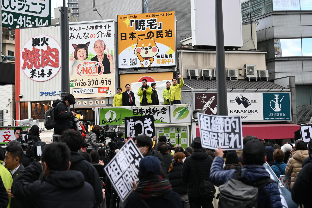 大阪府知事選が告示され、大阪・なんばで第一声に臨んだ日本維新の会の吉村洋文氏（2026年1月22日撮影）