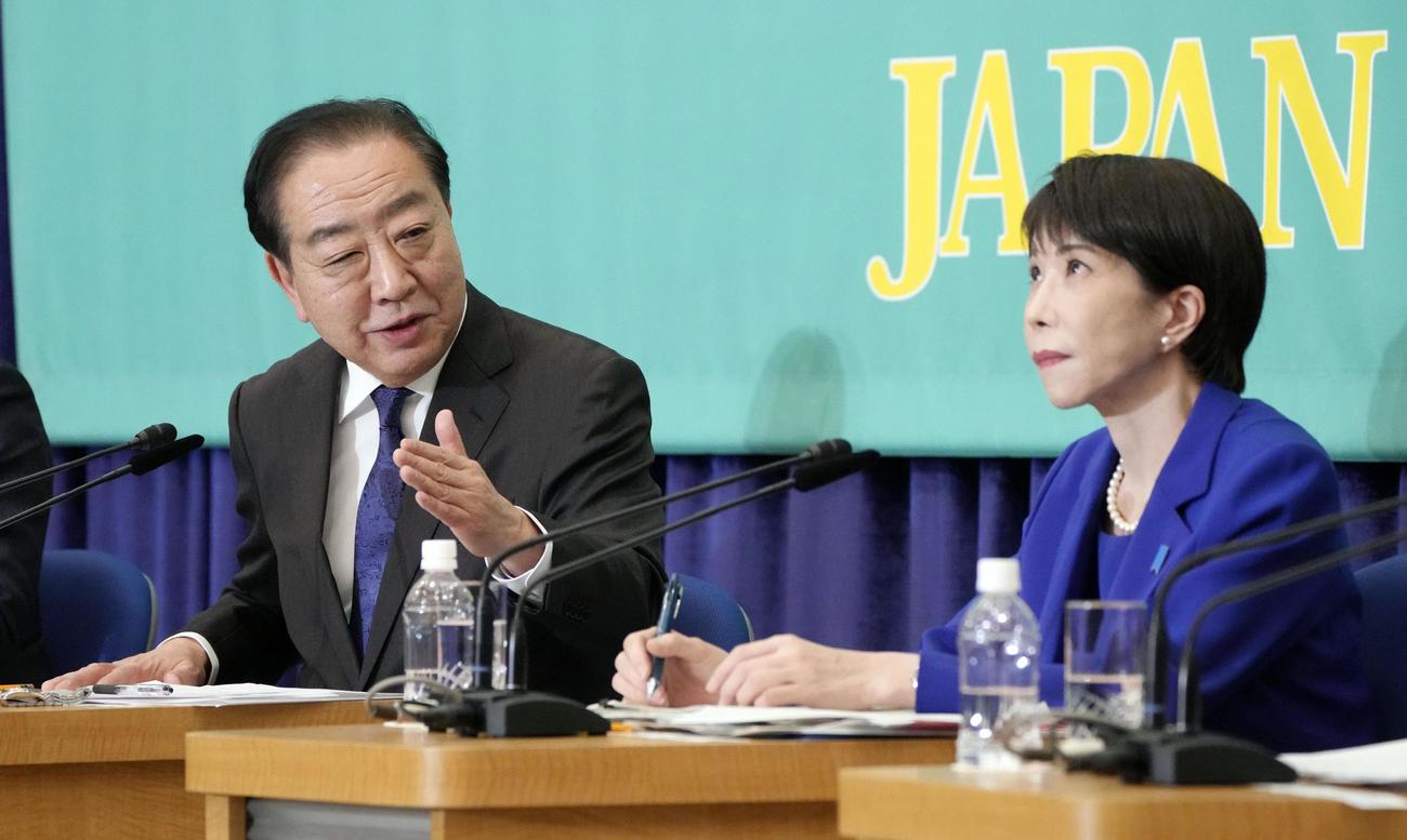 衆院選公示を前にした討論会で発言する中道改革連合の野田共同代表。右は自民党総裁の高市首相（共同）