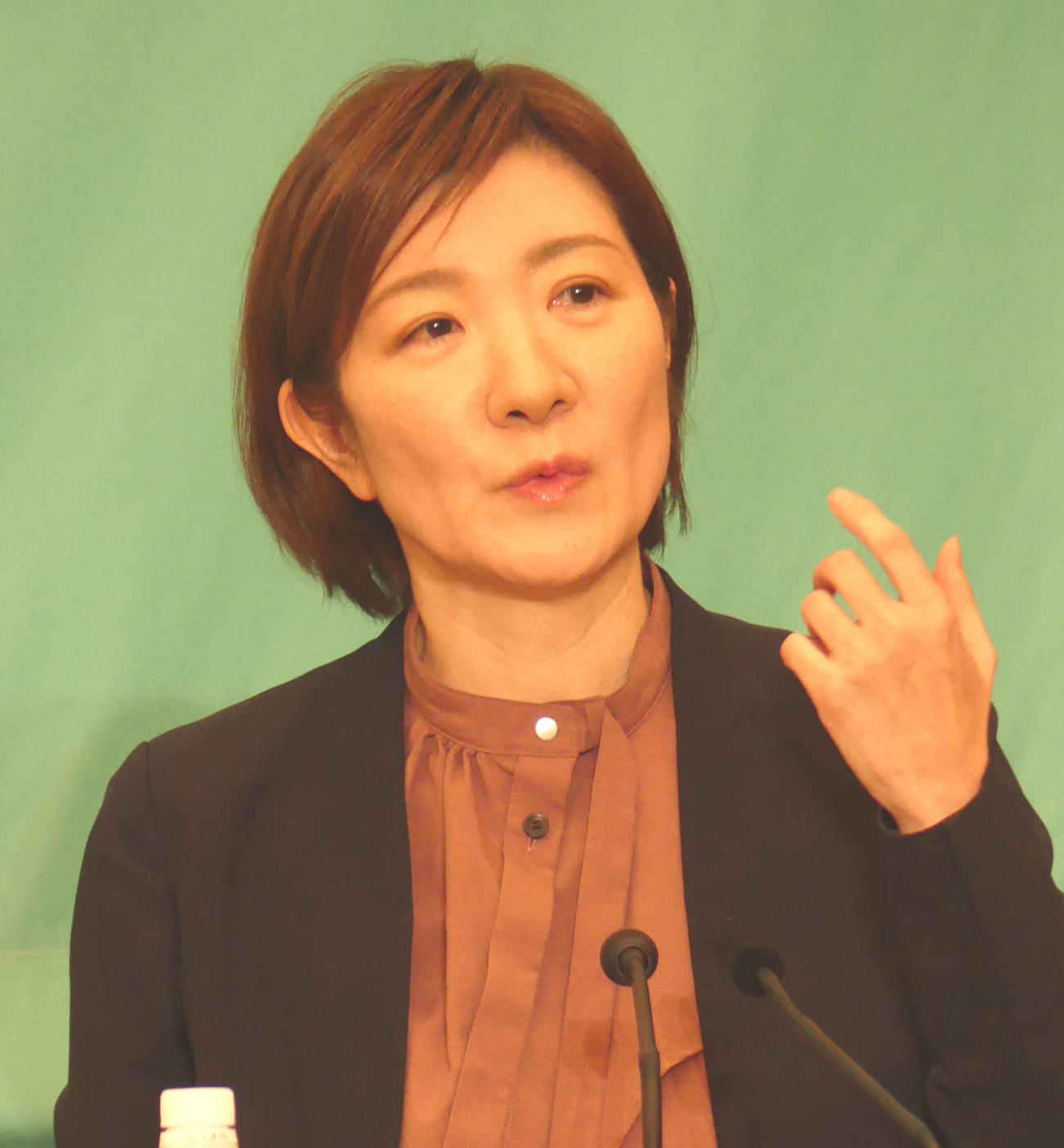 日本記者クラブの党首討論会で主張を続けるれいわ新選組の大石晃子共同代表（代表撮影）