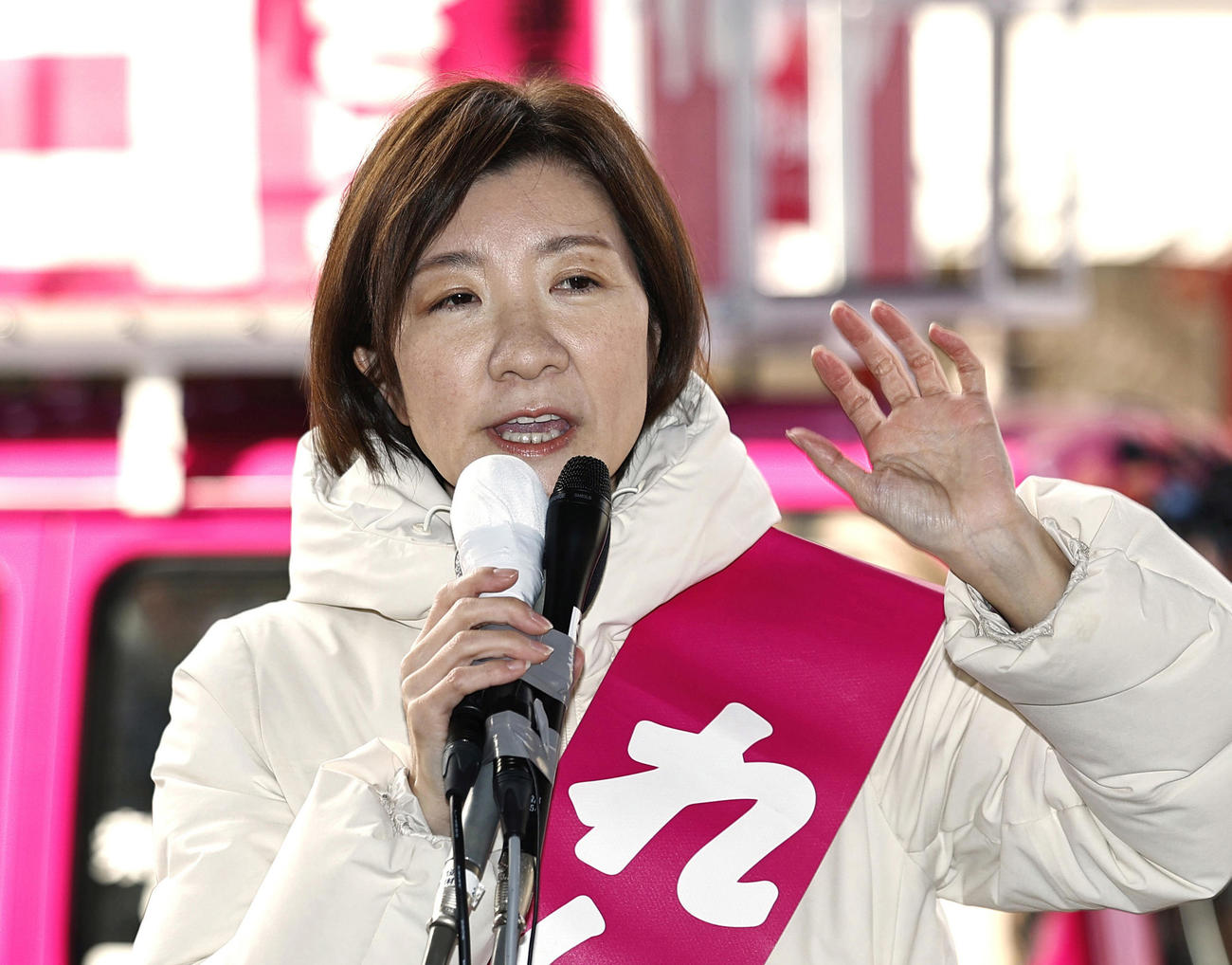 衆院選が公示され、第一声を上げるれいわ新選組の大石晃子共同代表（共同）