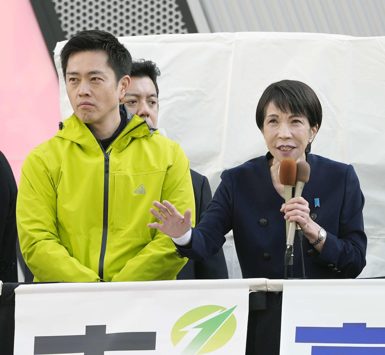 秋葉原で衆院選第一声を上げる連立を組む日本維新の会の吉村洋文代表（左）と自民党総裁の高市早苗首相（撮影・小島史椰）