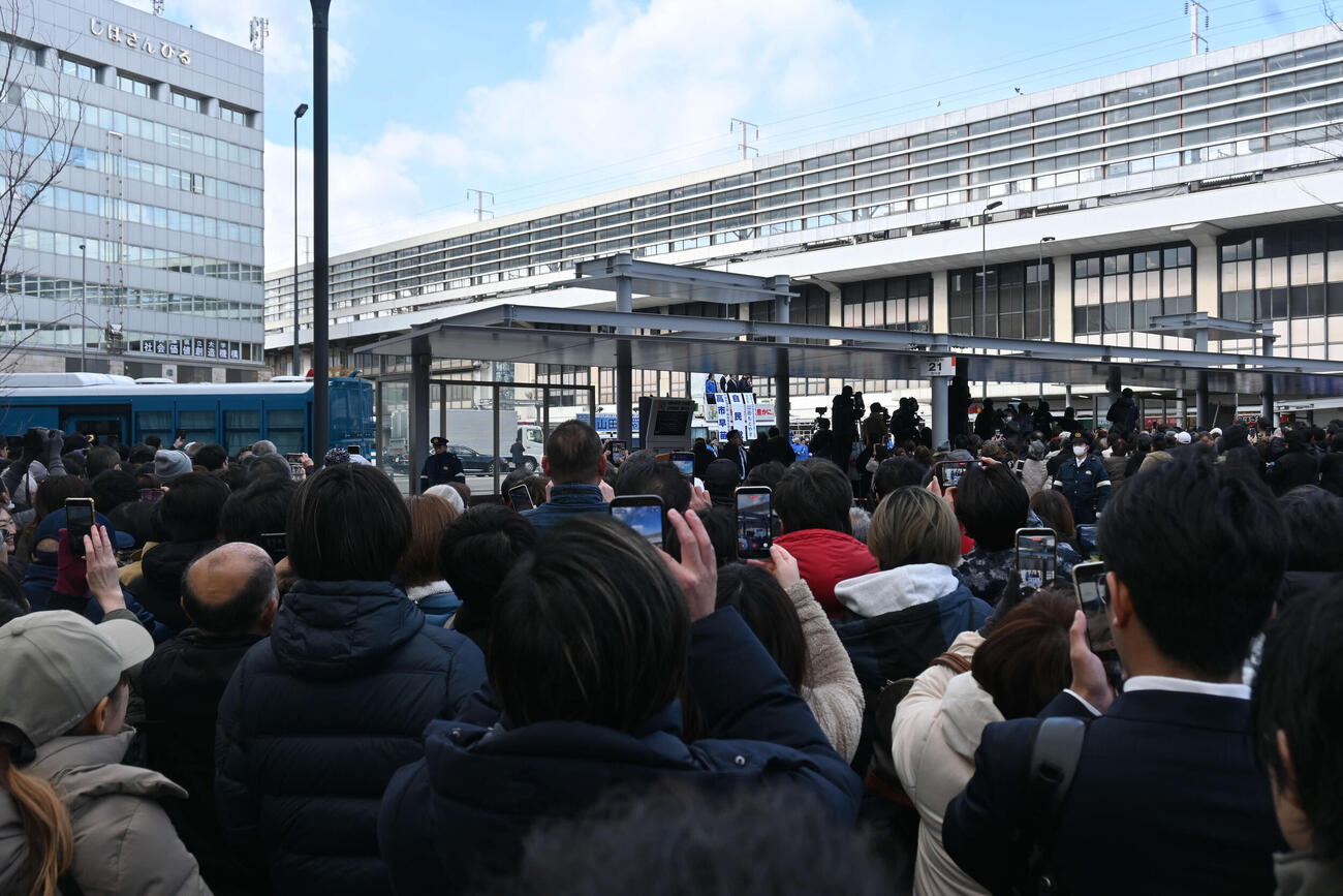 JR姫路駅前の高市早苗首相の街頭演説には多くの聴衆が詰めかけた（撮影・松浦隆司）