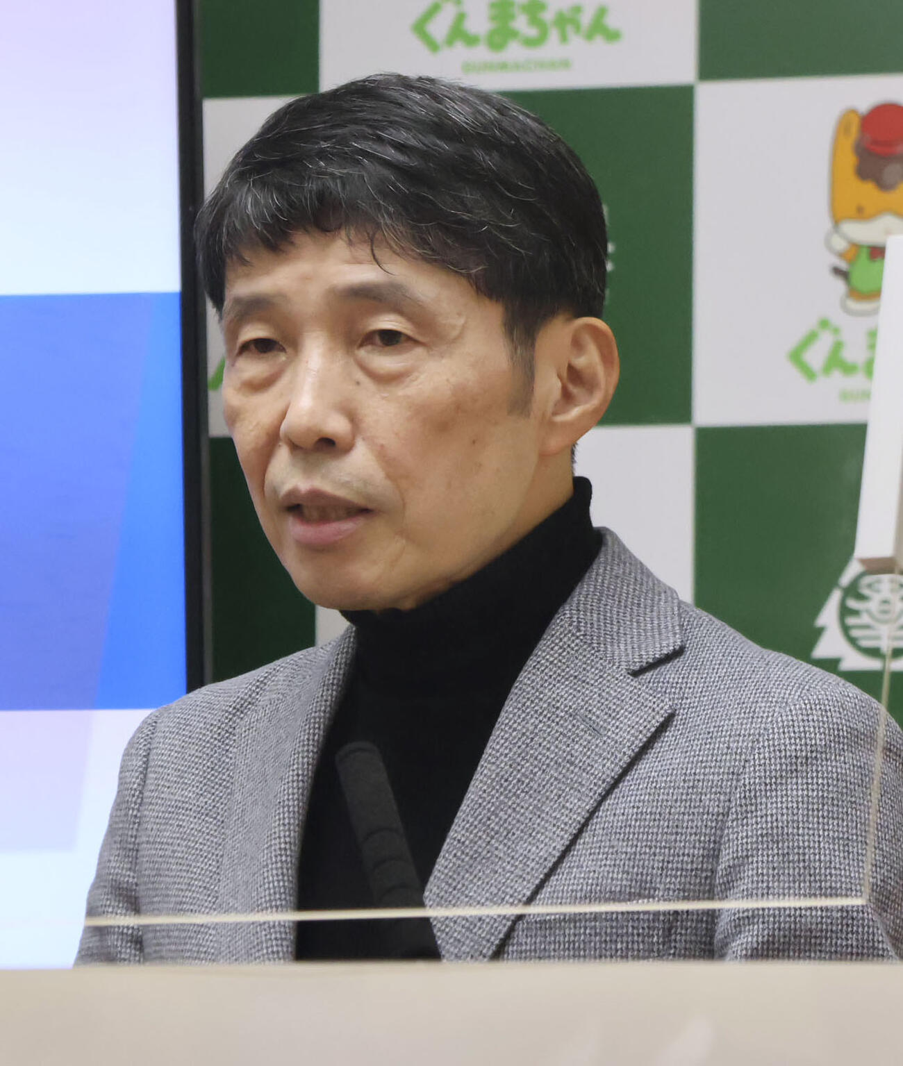 記者会見で前立腺がんを公表した群馬県の山本一太知事＝29日午後、群馬県庁（共同）