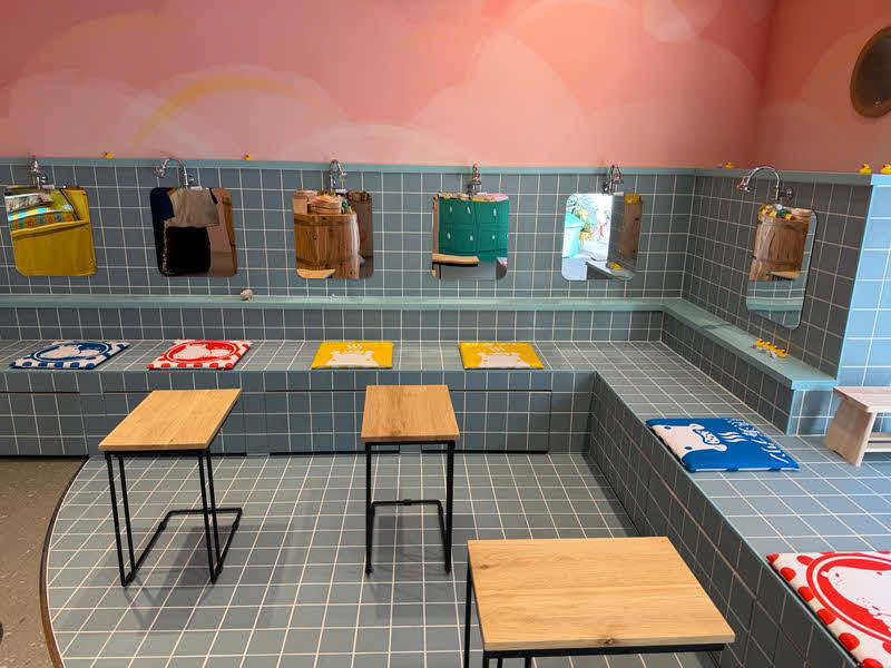 店舗内は「レトロな大浴場」がテーマ