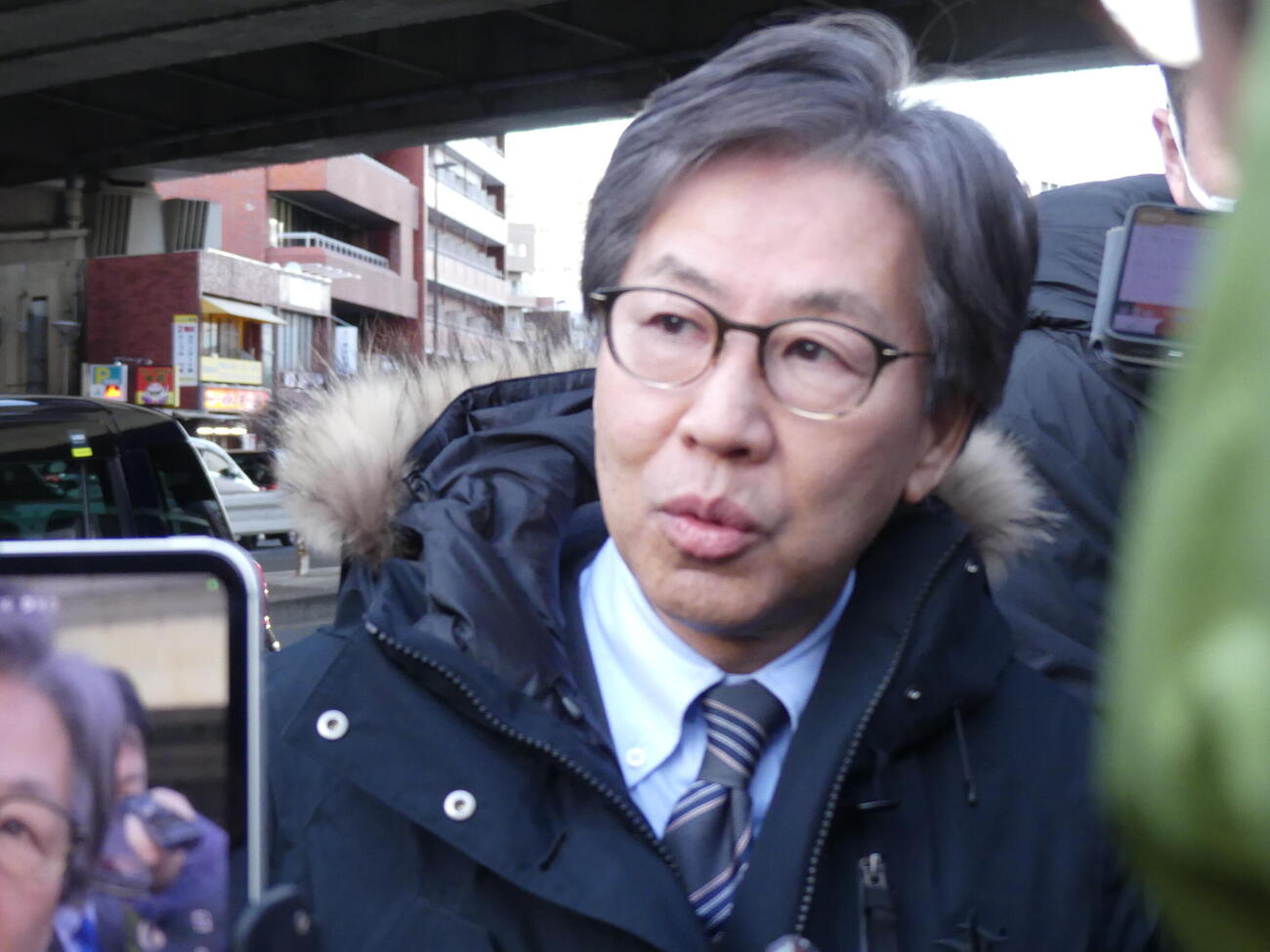 東京都内で報道陣の取材に応じる中道改革連合の安住淳共同幹事長（2026年1月撮影）