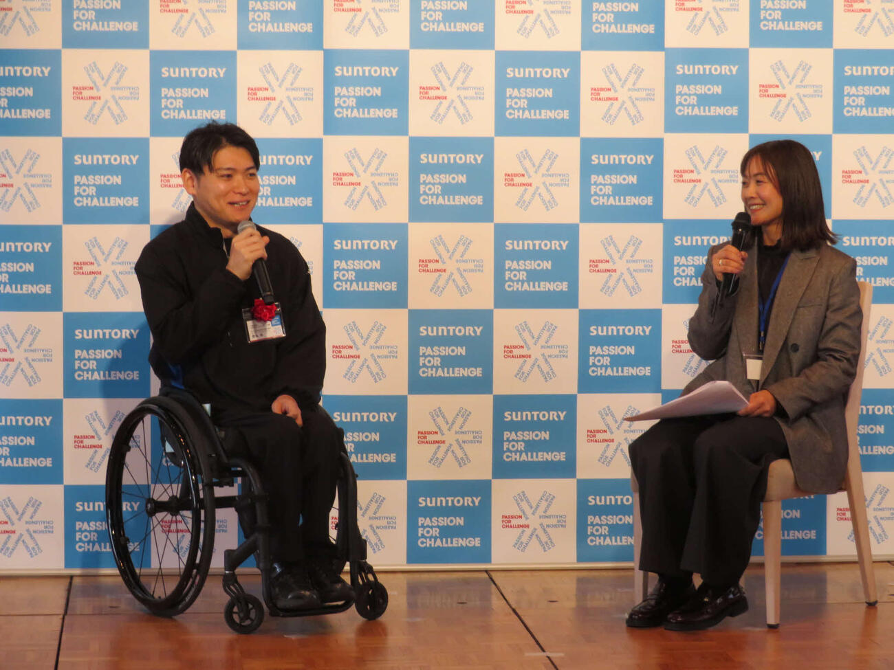 トークセッションに登壇した豊島英氏（左）と司会のパラリンピアン谷真海