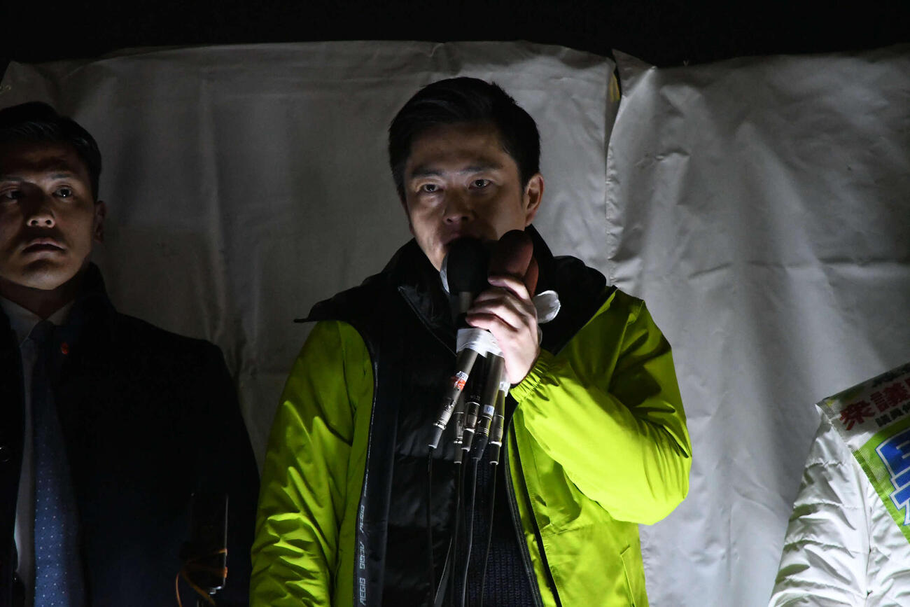 街頭演説した日本維新の会の吉村洋文代表（撮影・阪口孝志）