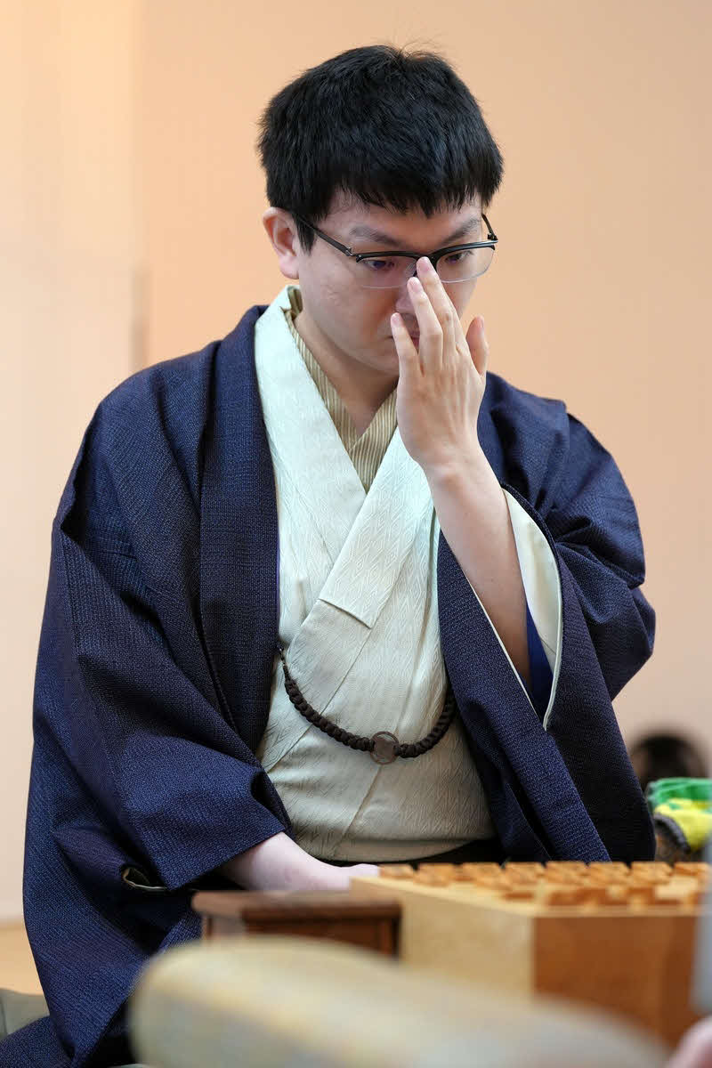先手番で積極的に指したい永瀬拓矢九段（日本将棋連盟提供）
