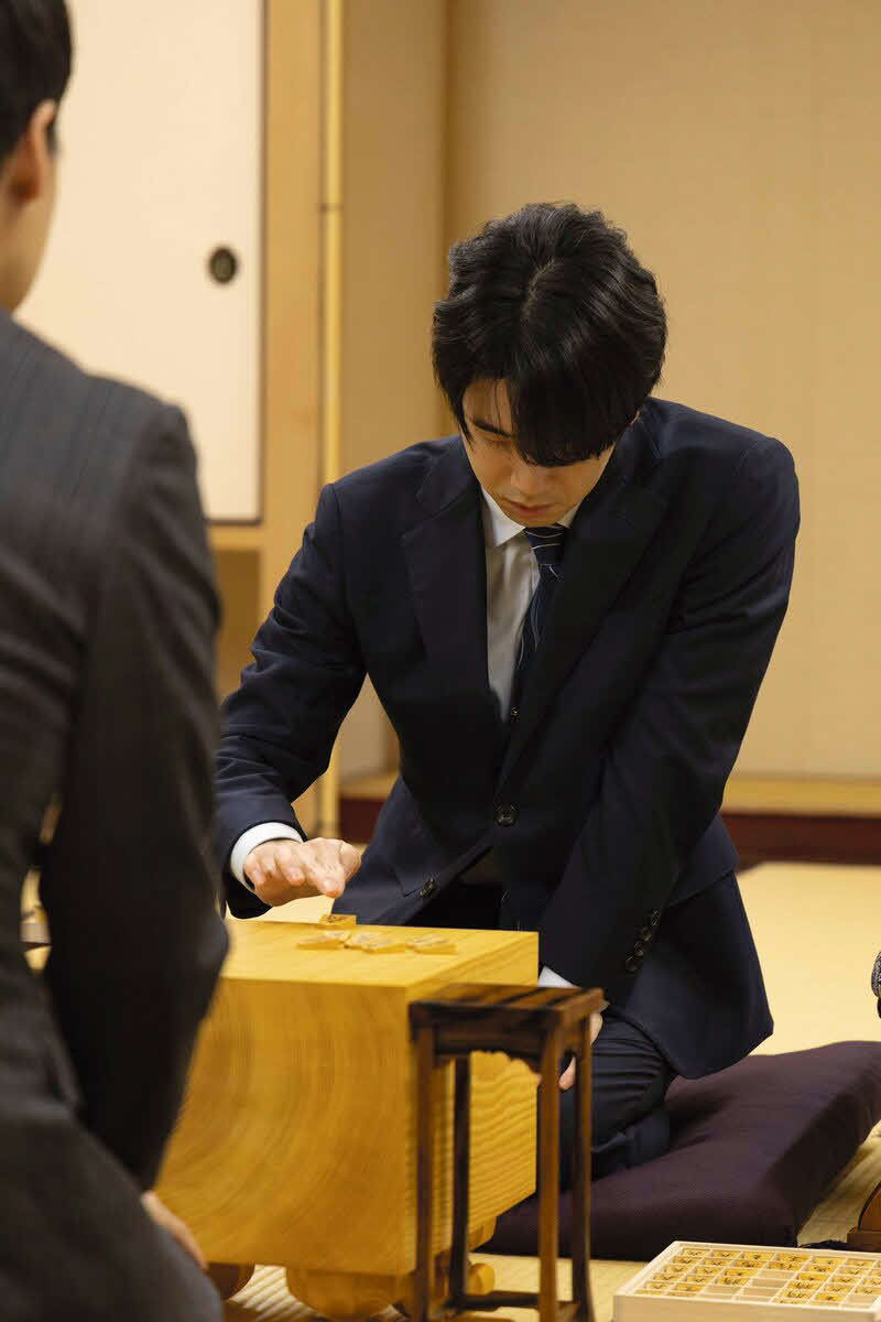 4連覇を目指して前期に続き増田康宏八段の挑戦を受ける藤井聡太棋王（日本将棋連盟提供）