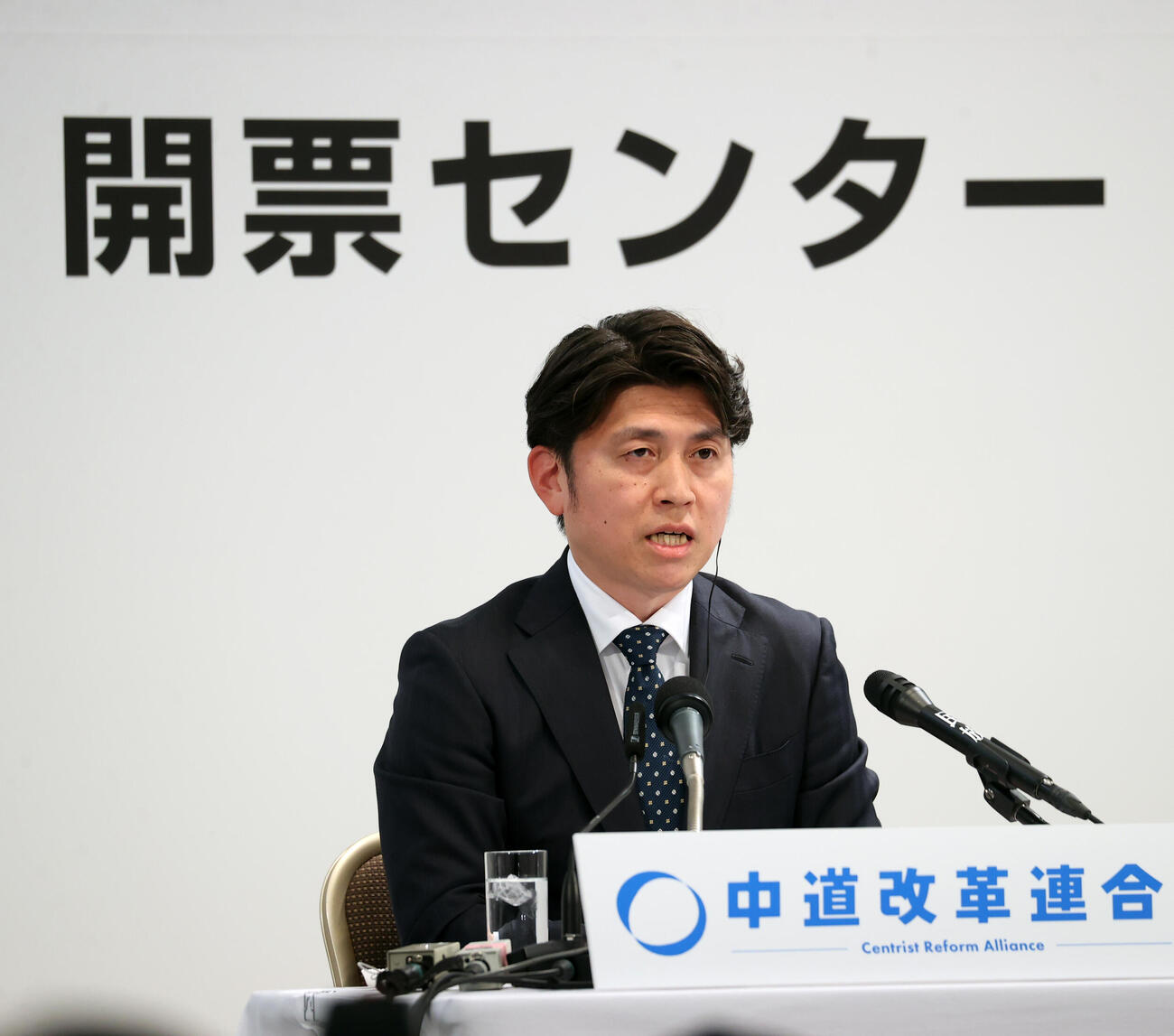 衆議院総選挙でインタビューに答える中道改革連合の中野共同幹事長（撮影・柴田隆二）