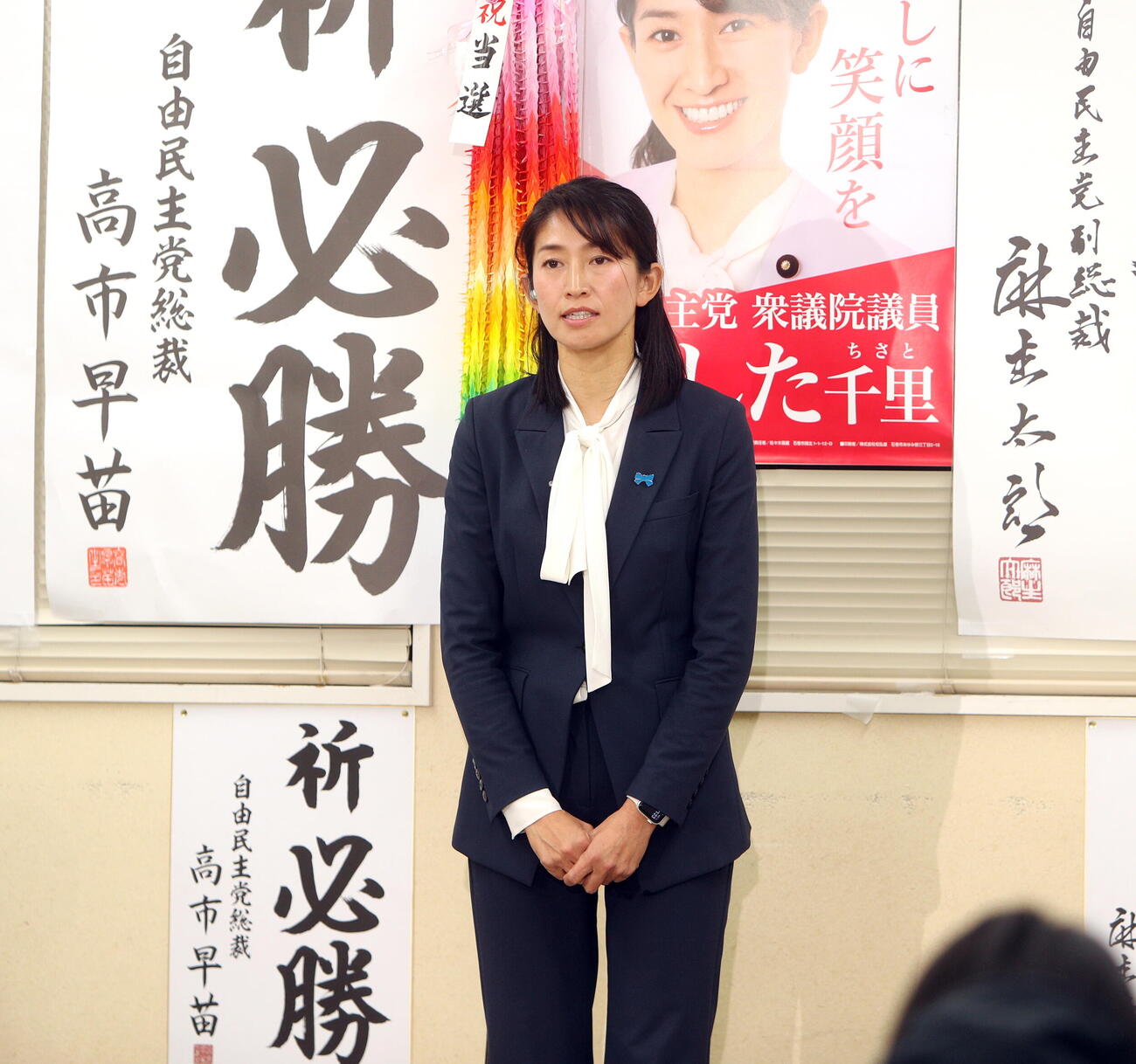 宮城4区で当選確実となり、インタビューに応じる自民党の森下千里氏