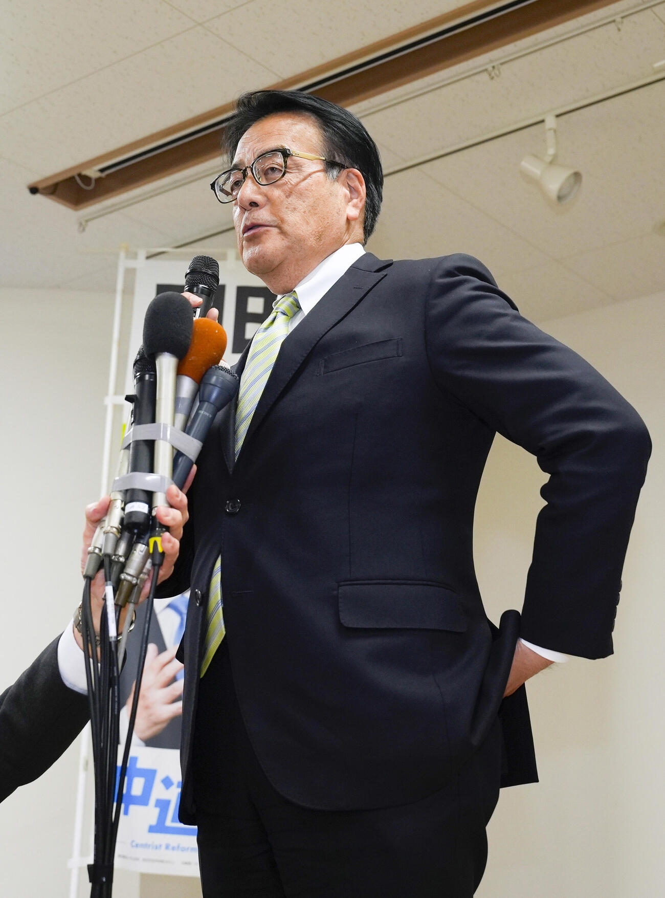 敗戦の弁を述べる中道改革連合の岡田克也元外相（共同）