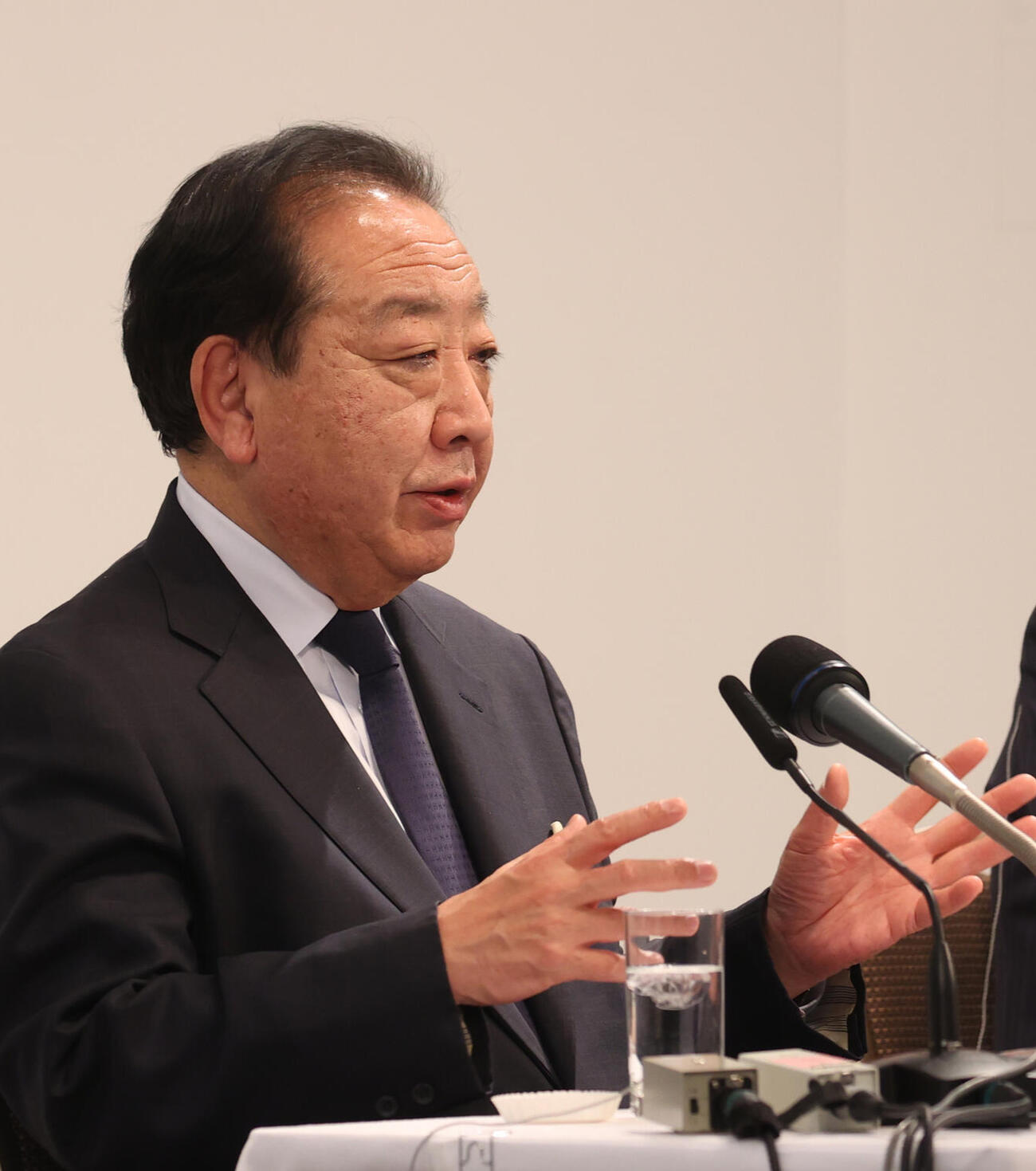 衆議院総選挙で議席を大幅に減らし厳しい表情の中道改革連合の野田共同代表（撮影・柴田隆二）