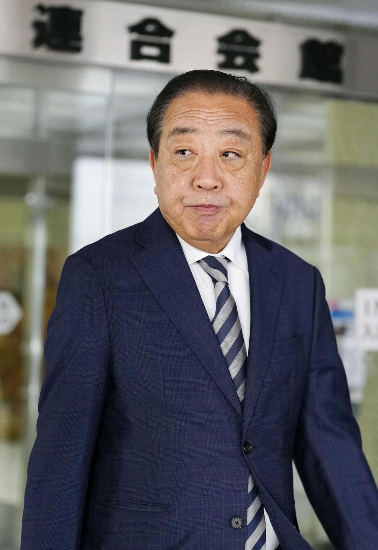 連合本部を出る中道改革連合の野田共同代表（共同）