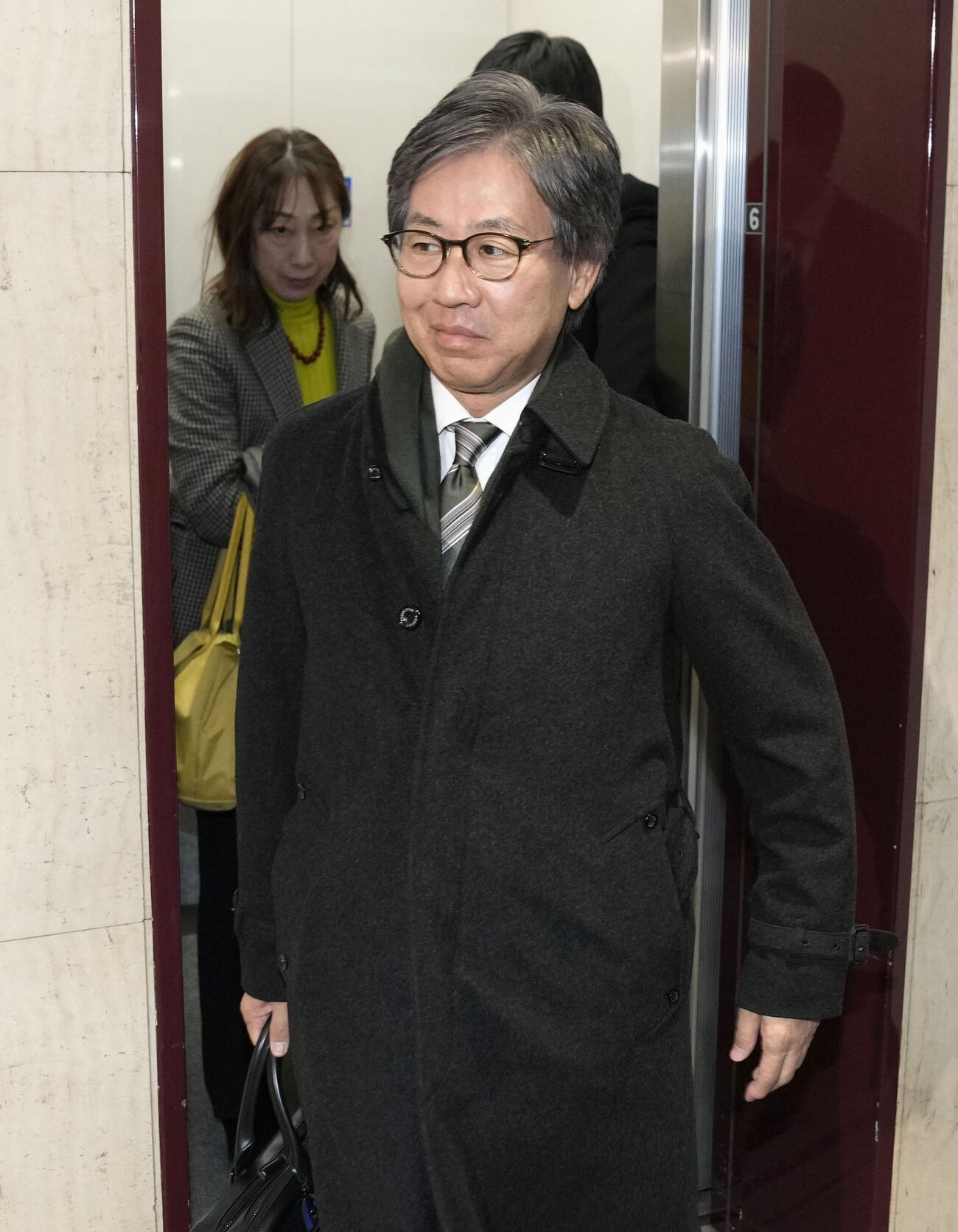 中道改革連合の執行役員会に向かう安住共同幹事長（共同）