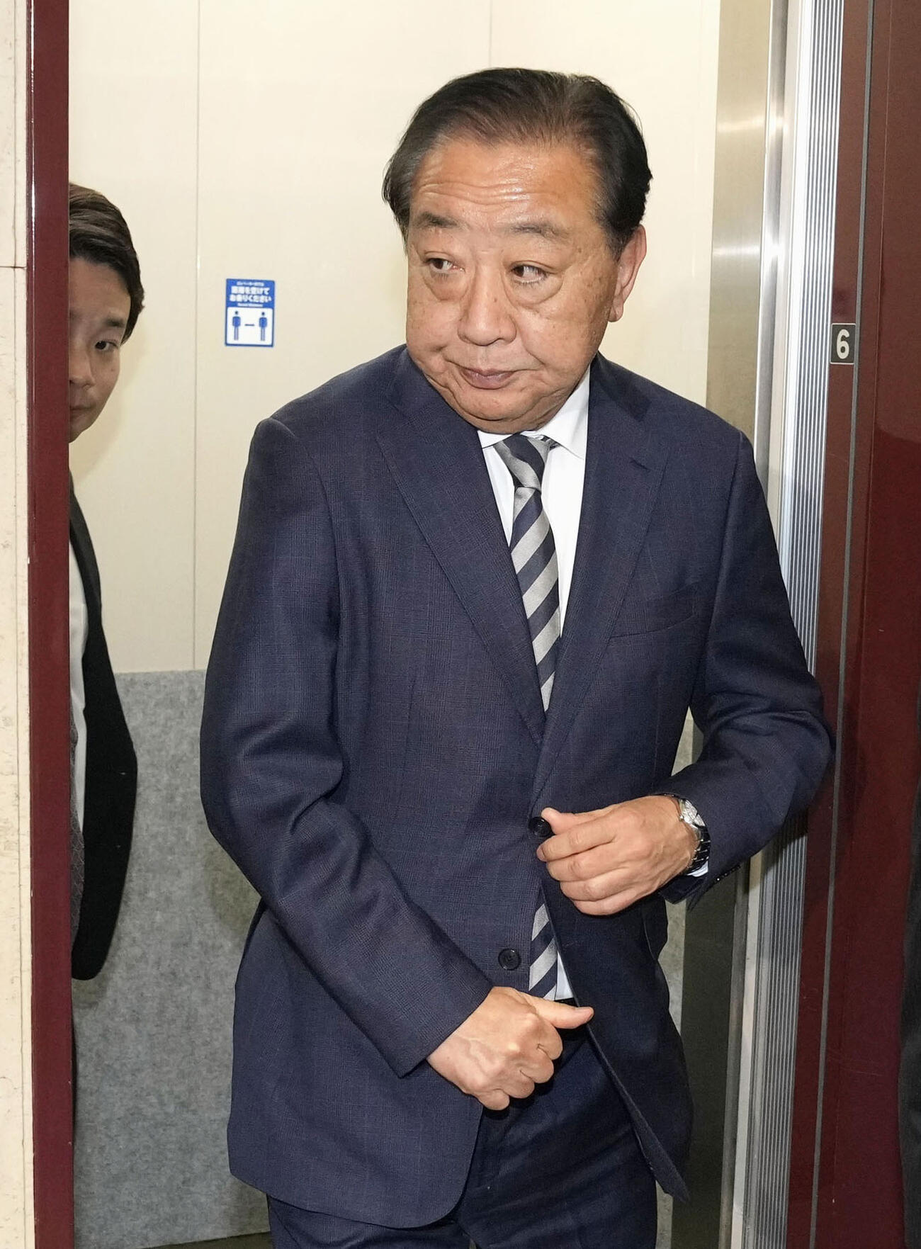 中道改革連合の執行役員会に向かう野田共同代表（共同）