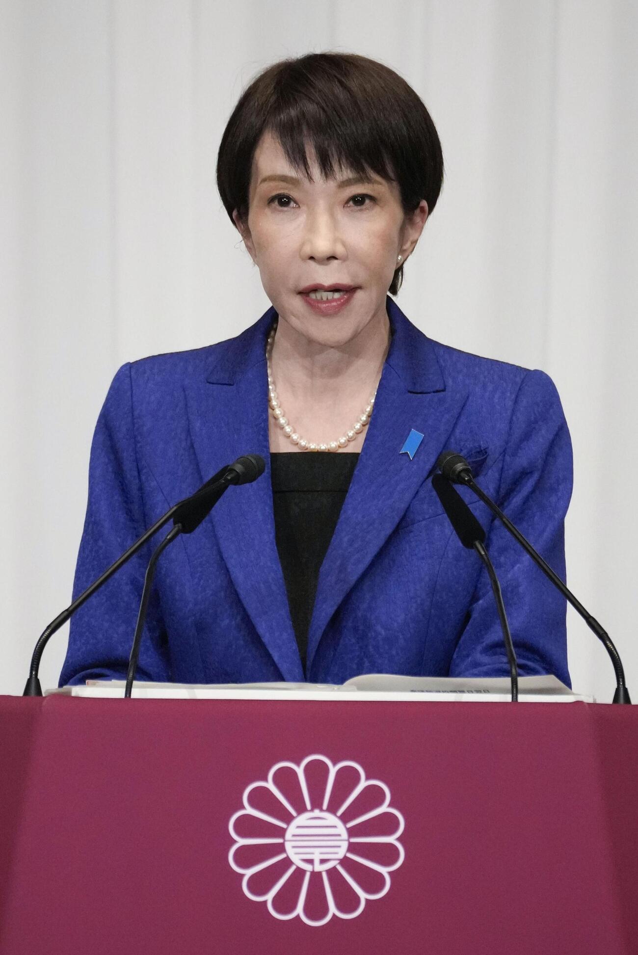 圧勝となった衆院選の結果を受け、記者会見する自民党総裁の高市首相（共同）