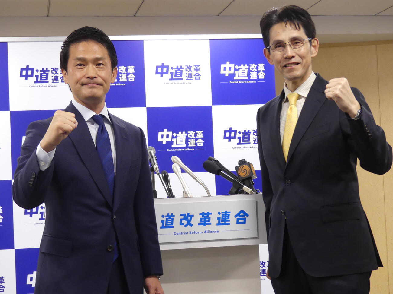 中道代表選に立候補した小川淳也氏（左）と階猛氏（撮影・中山知子）