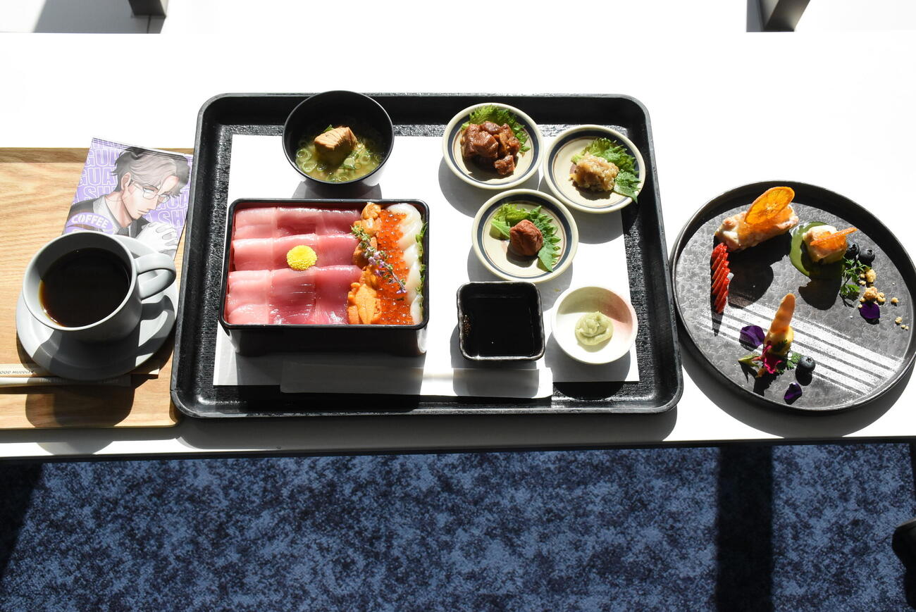 永瀬拓矢九段の昼食「南紀串本よしだ本鮪重～極～」「デュッセル流・和歌山ドライフルーツケーキ」「温かいコーヒースターズ」（日本将棋連盟提供）