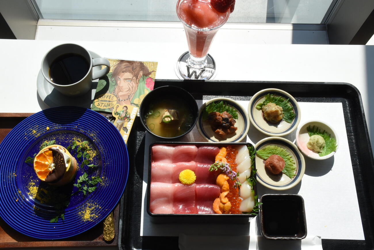 永瀬拓矢九段の昼食「南紀串本よしだ本鮪重～極～」「有田郡みかんとナッツの生ケーキ」「和歌山産まりひめいちご100％ジュース」「温かいコーヒースターズ」（日本将棋連盟提供）