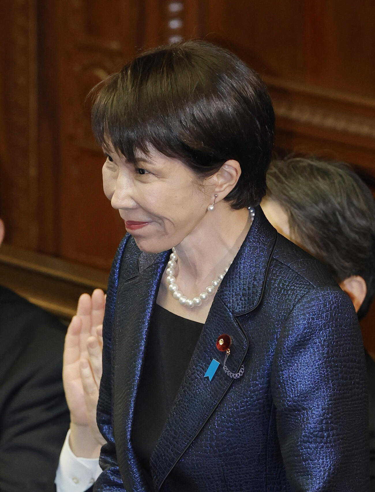 衆院本会議で第105代首相に指名され、起立する高市早苗首相（共同）