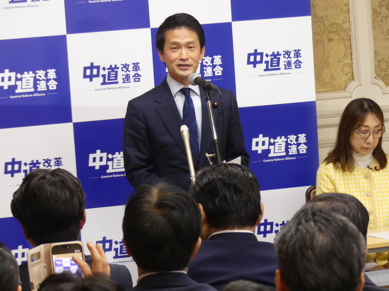 中道改革連合の議員総会であいさつする小川淳也代表（撮影・中山知子）