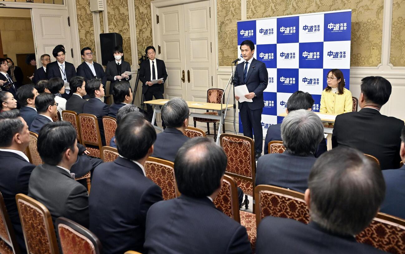 中道改革連合の議員総会＝18日午後0時21分、国会（共同）